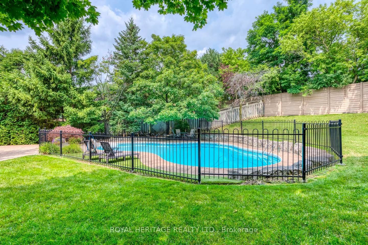 1451 Ravensmoor Crescent, Mississauga, ON L5M 3L4