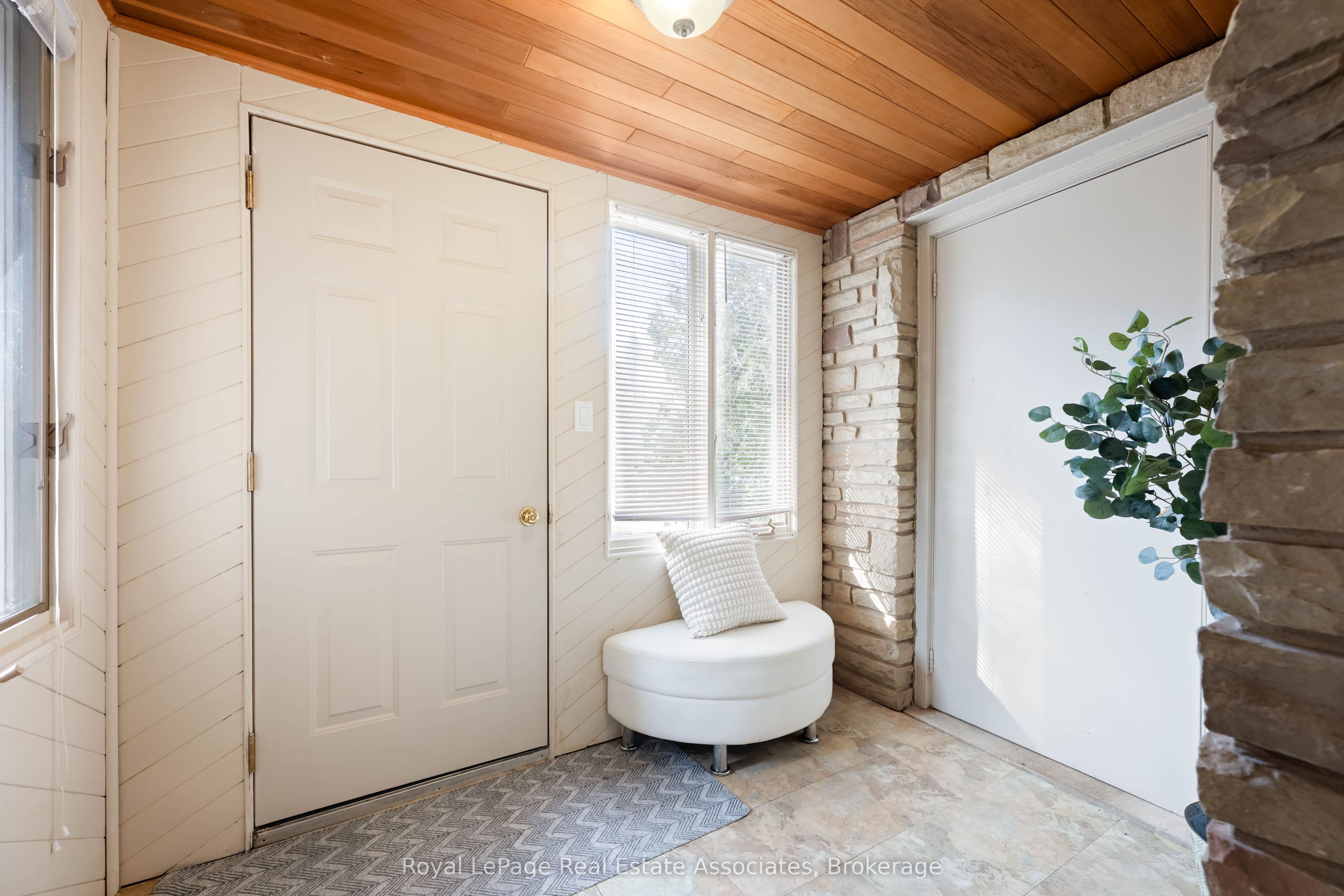 8 Ann Street, Halton Hills, ON L7G 2V2