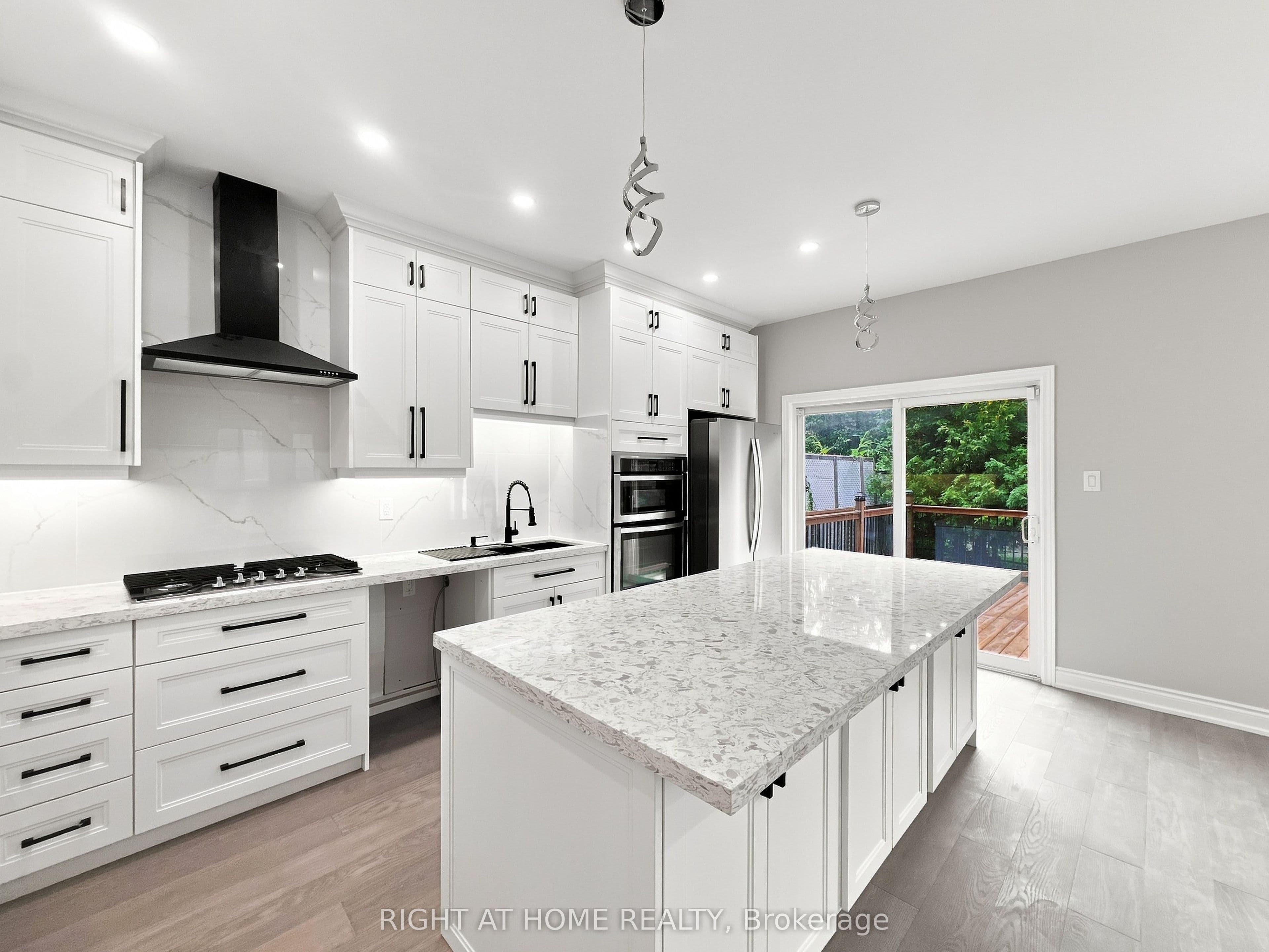 1530 Portsmouth Place, Mississauga, ON L5M 7W1