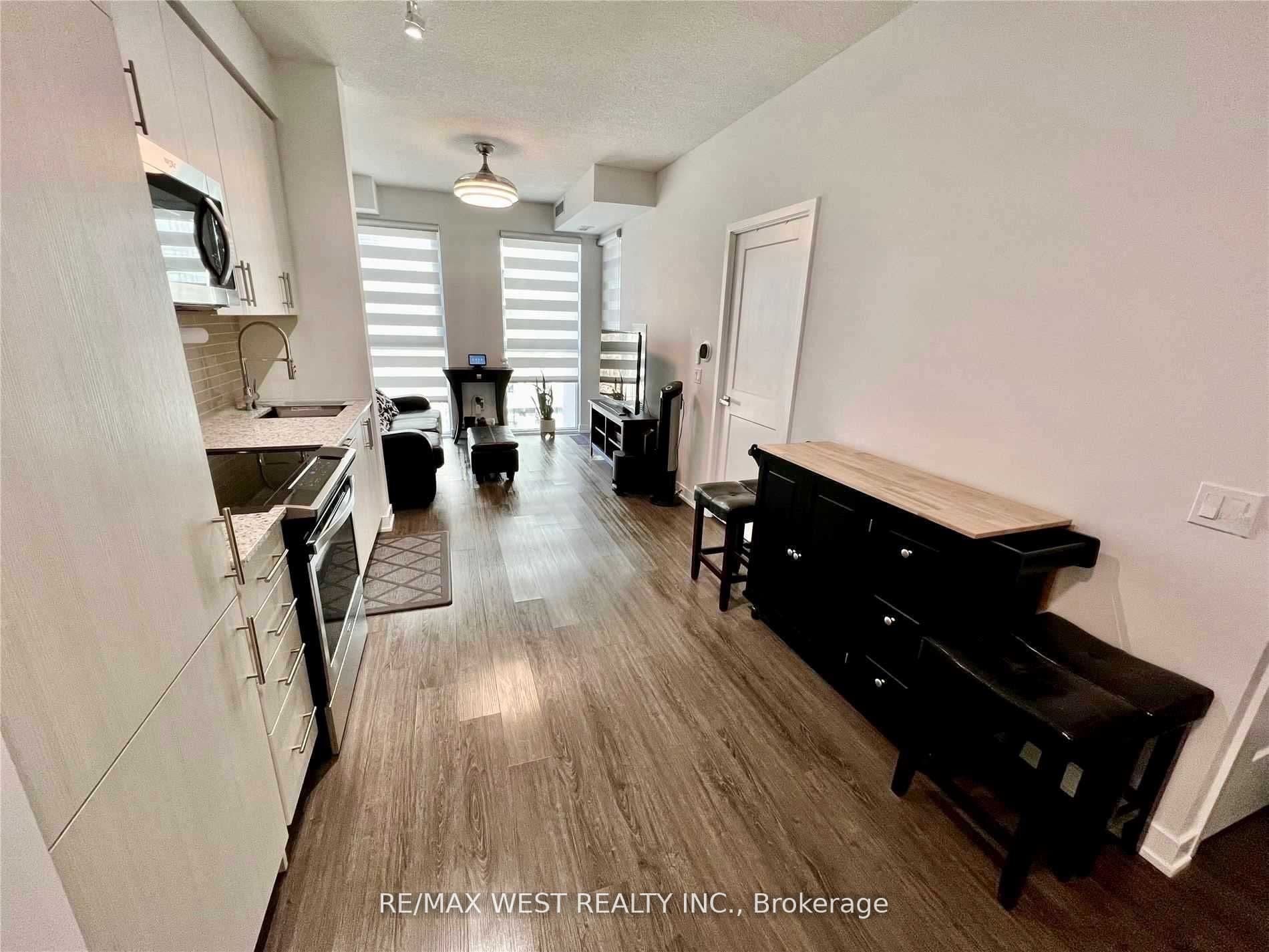 4085 Parkside Village Drive 1606, Mississauga, ON L5B 0K9