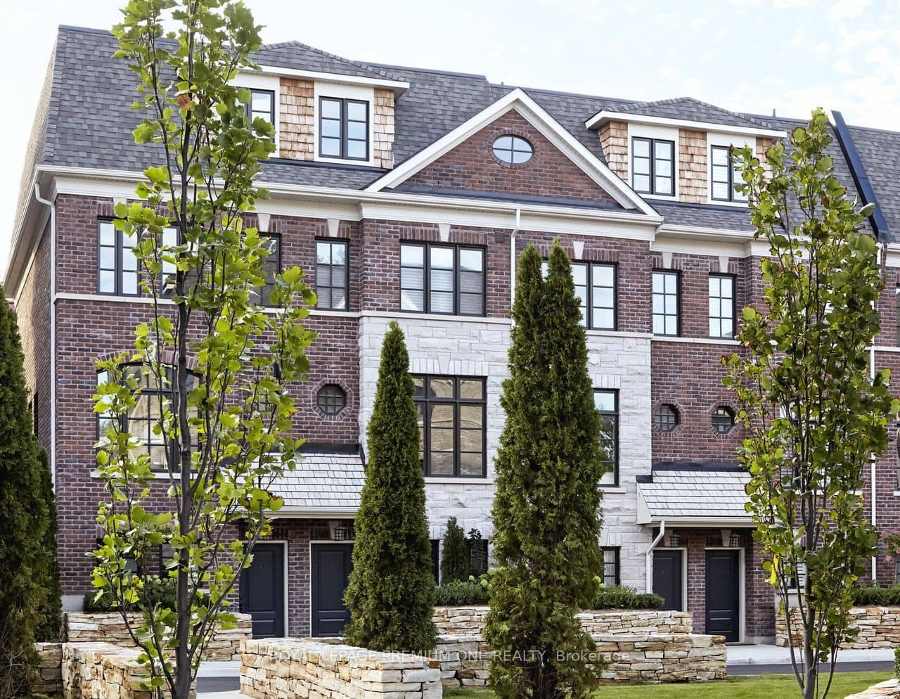 20 Earlington Avenue, Toronto, ON M8X 0B7