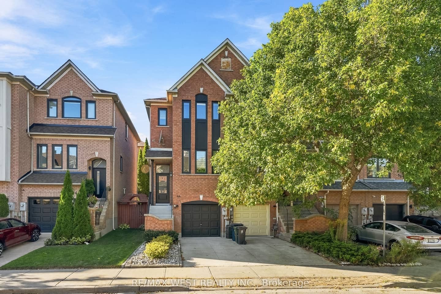 44 Bluewater Court, Toronto, ON M8V 4A9