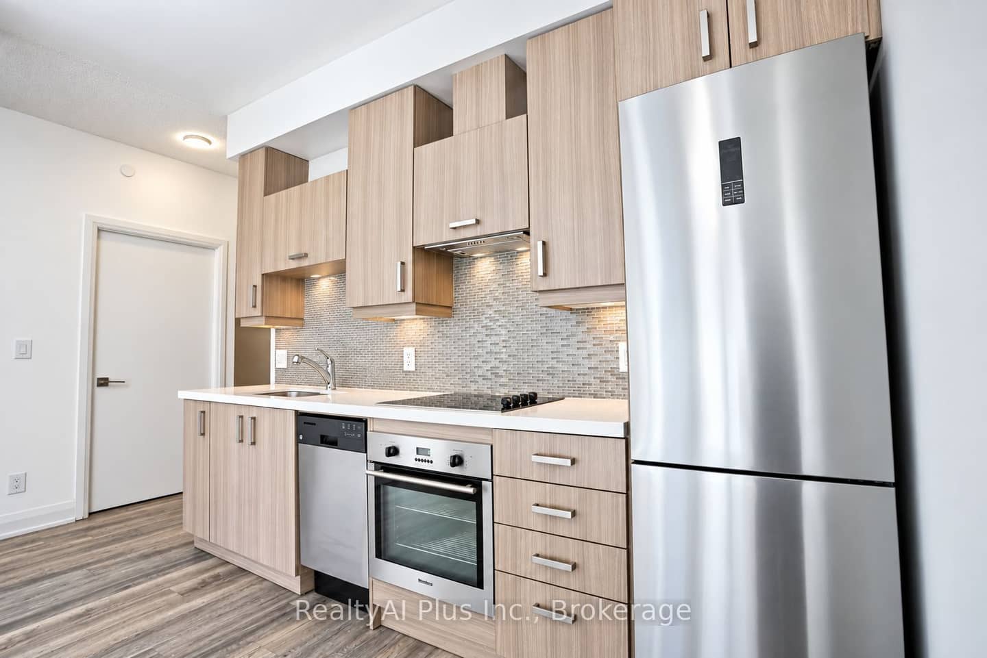 28 Uptown Drive 301, Markham, ON L3R 5M8