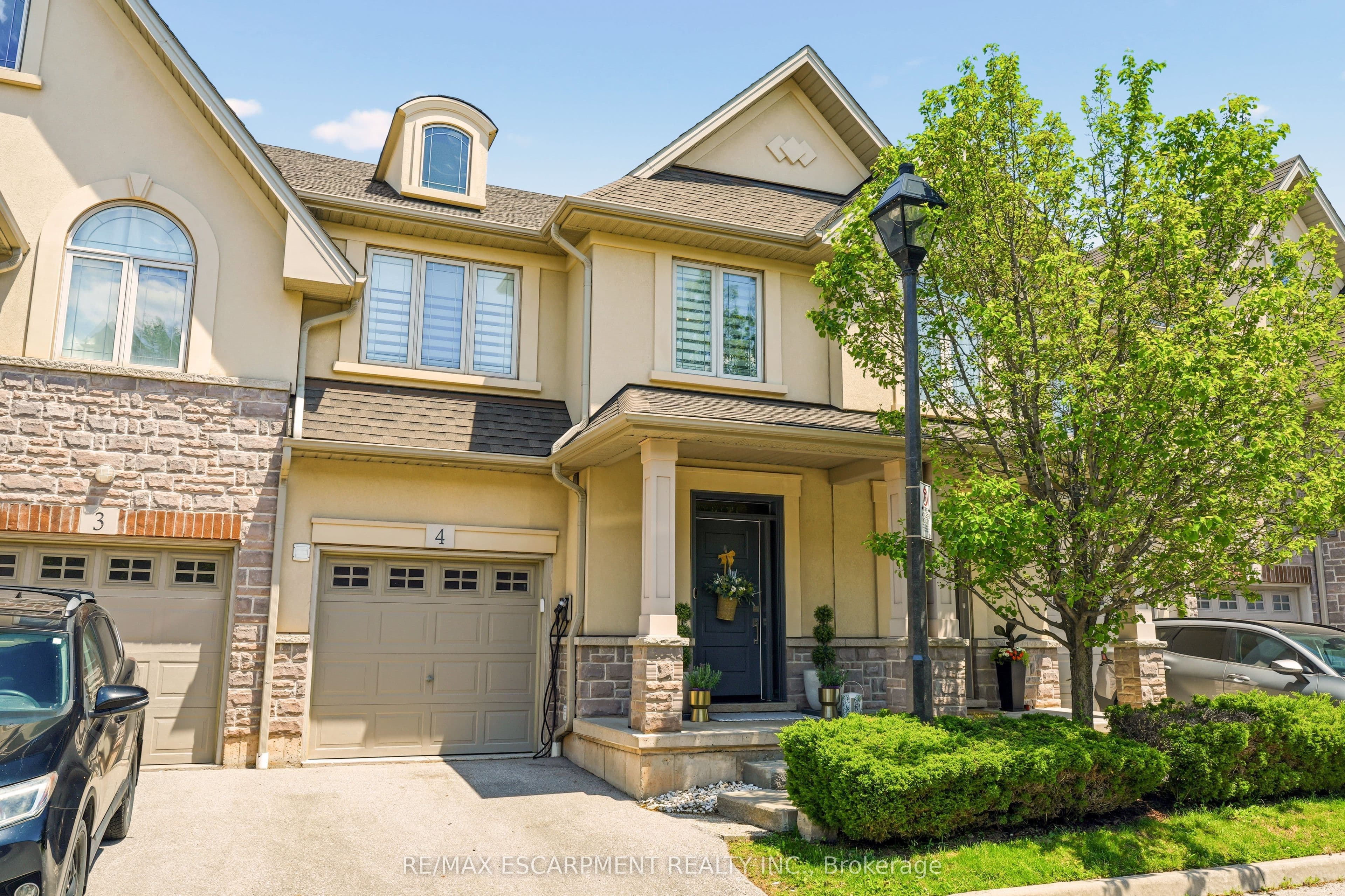 5056 New Street 4, Burlington, ON L7L 0H4