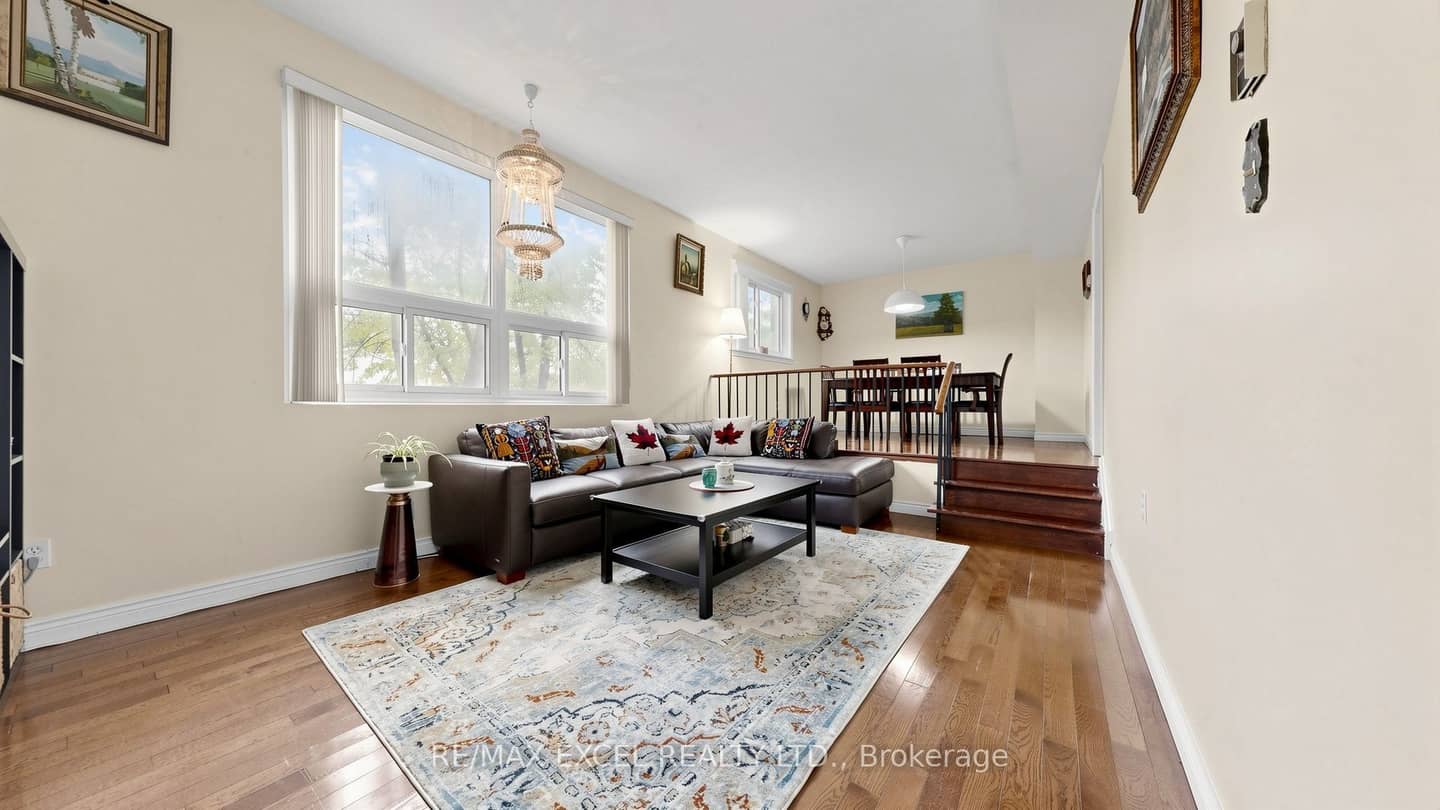 110 Courville Coach Way, Toronto, ON M2J 3V7