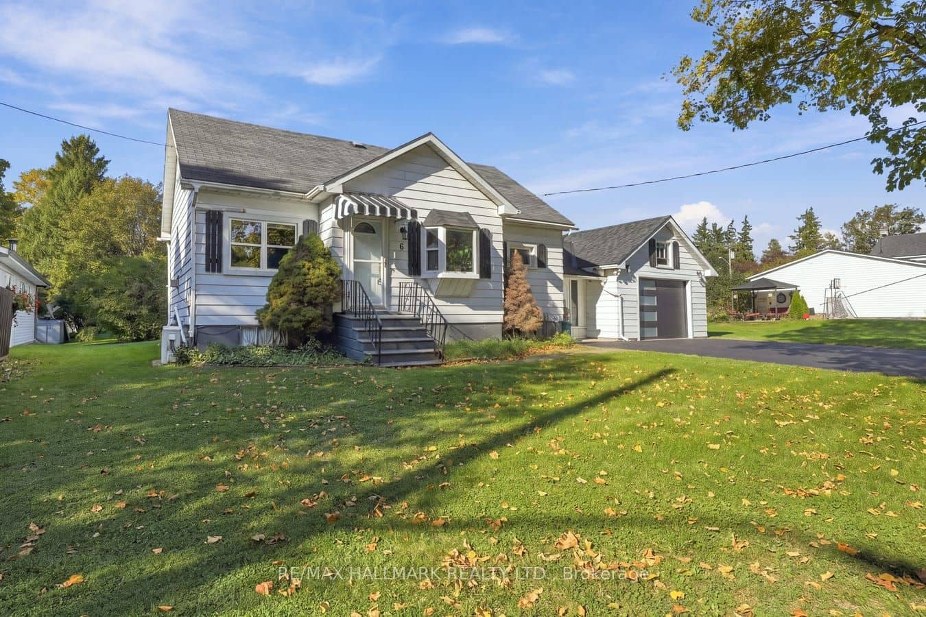 6 Albert Street, Whitby, ON L1M 1A1