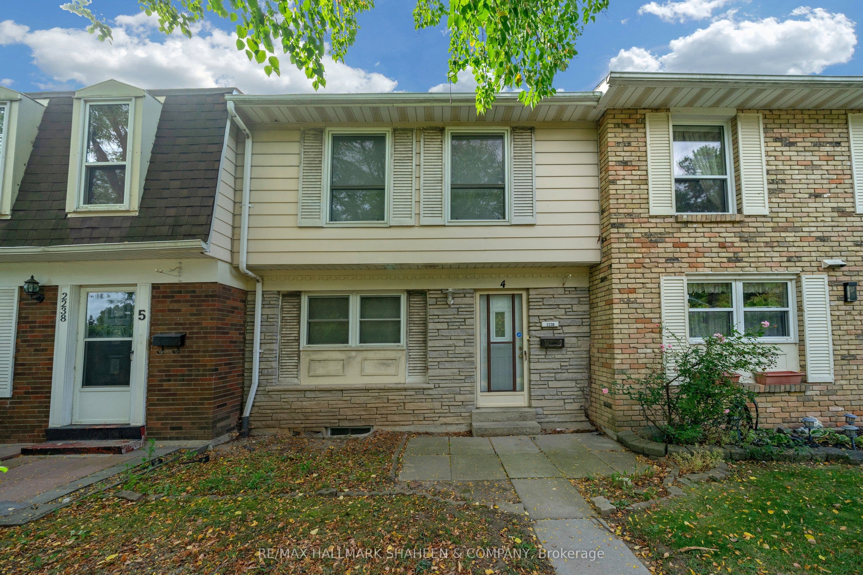 2238 Upper Middle Road 4, Burlington, ON L7P 2Z9
