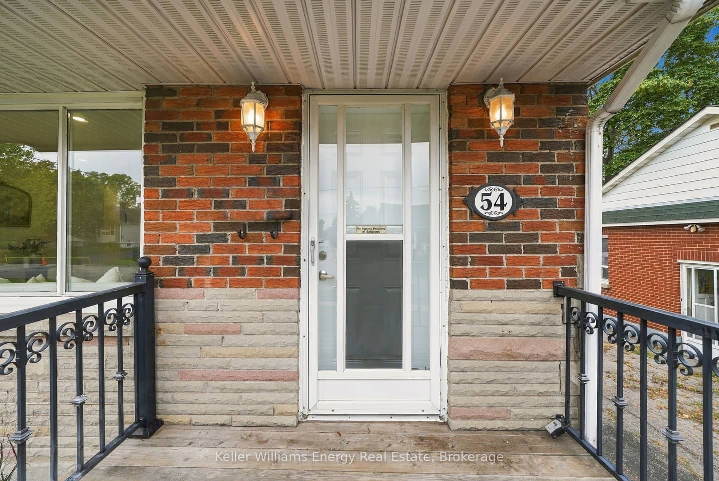 54 Eastlawn Street, Oshawa, ON L1H 7J8