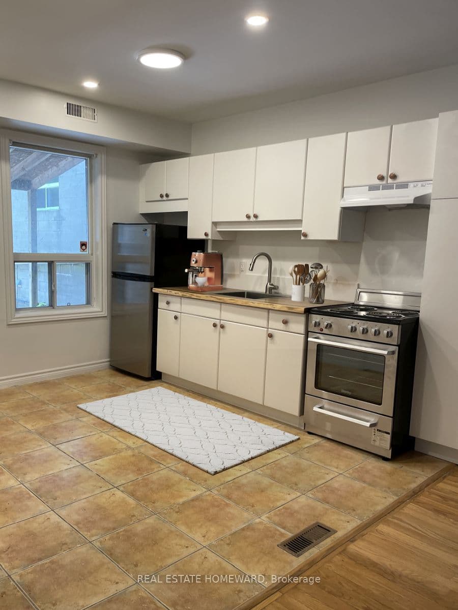 1191 Woodbine Avenue, Toronto, ON M4C 4E1