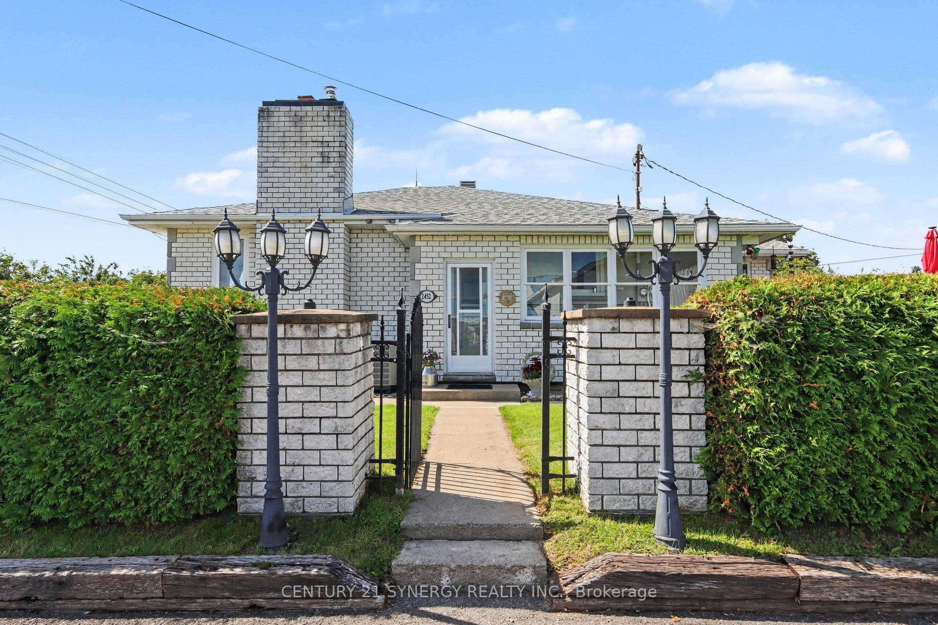 2452 Colonial Road, Orleans - Cumberland and Area, ON K4B 1J1