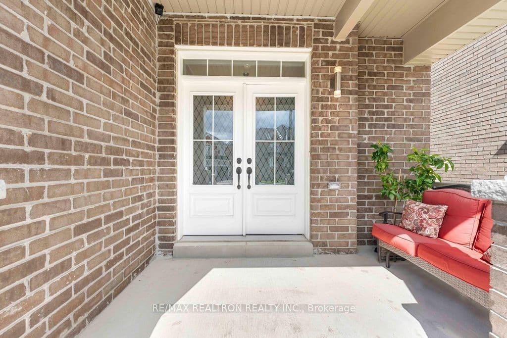 34 Vivian Creek Road, East Gwillimbury, ON L0G 1M0