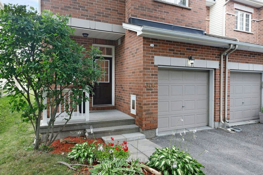 306 Waymark Crescent, Kanata, ON K2M 0A4