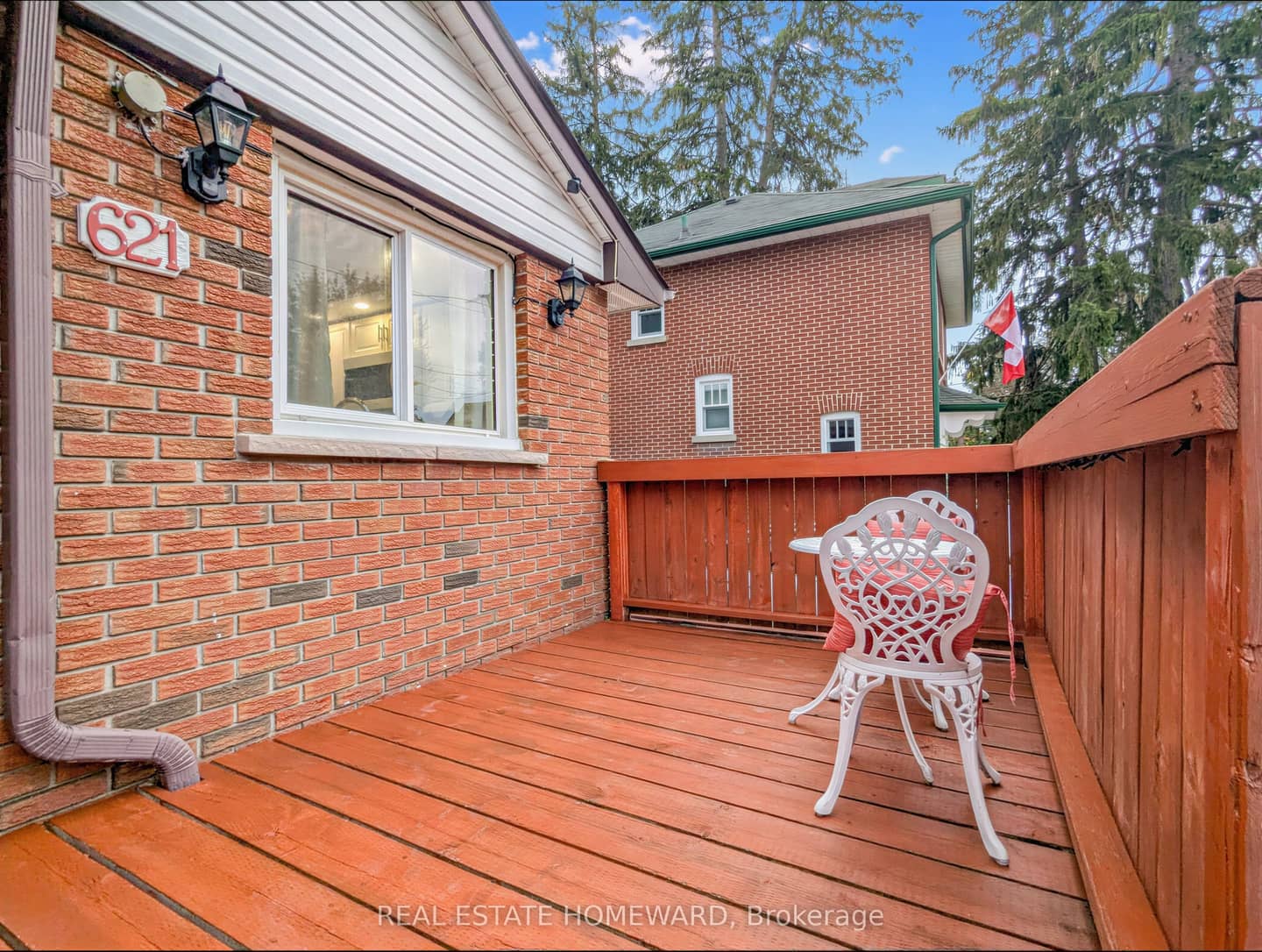 621 Byron Street S, Whitby, ON L1N 4R6