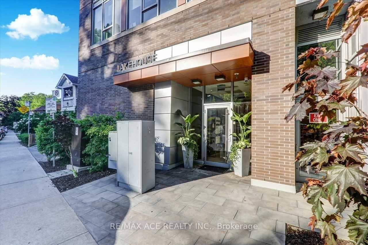 1960 Queen Street 206, Toronto, ON M4L 1H8