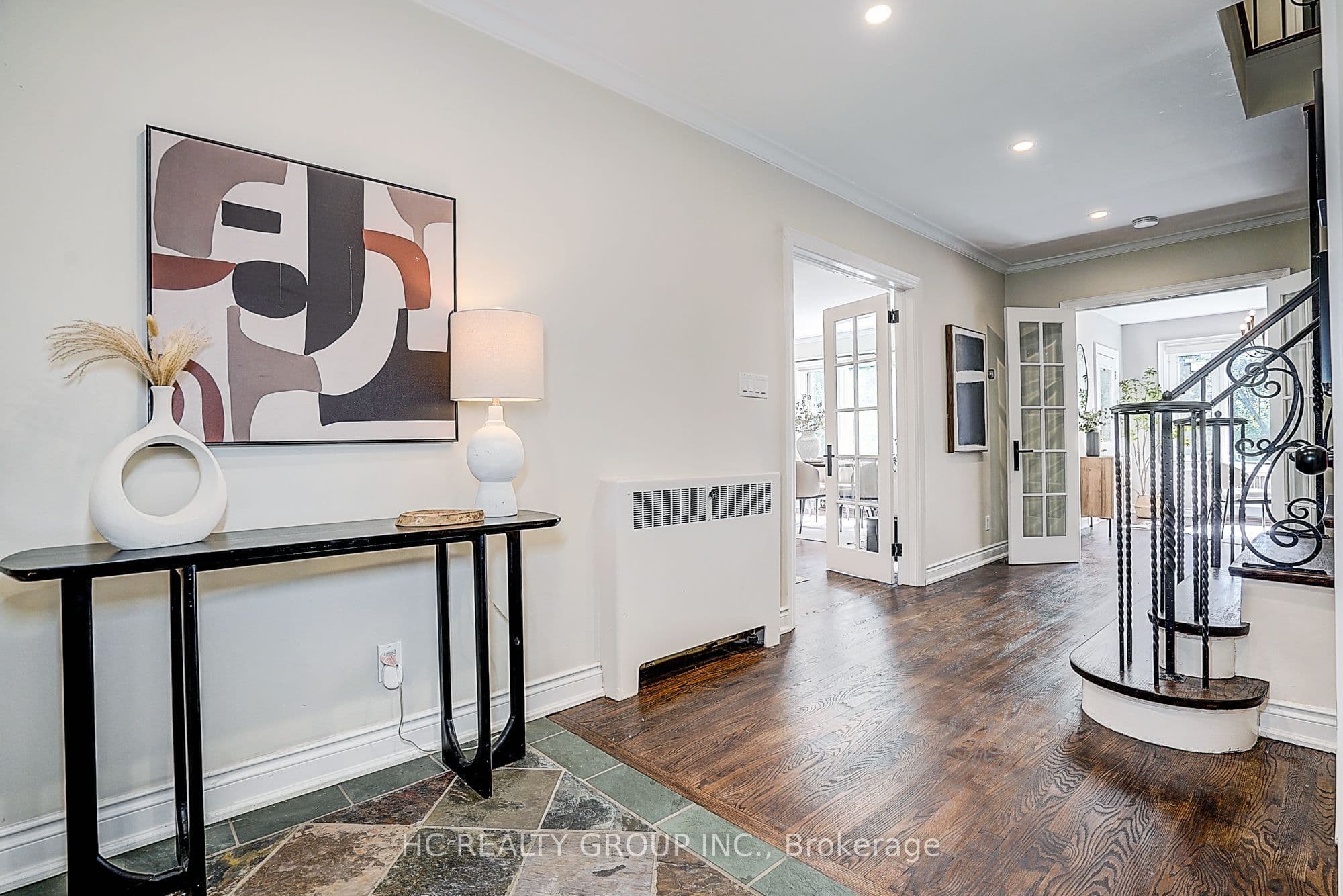 19 Lower Links Road, Toronto, ON M2P 1H5