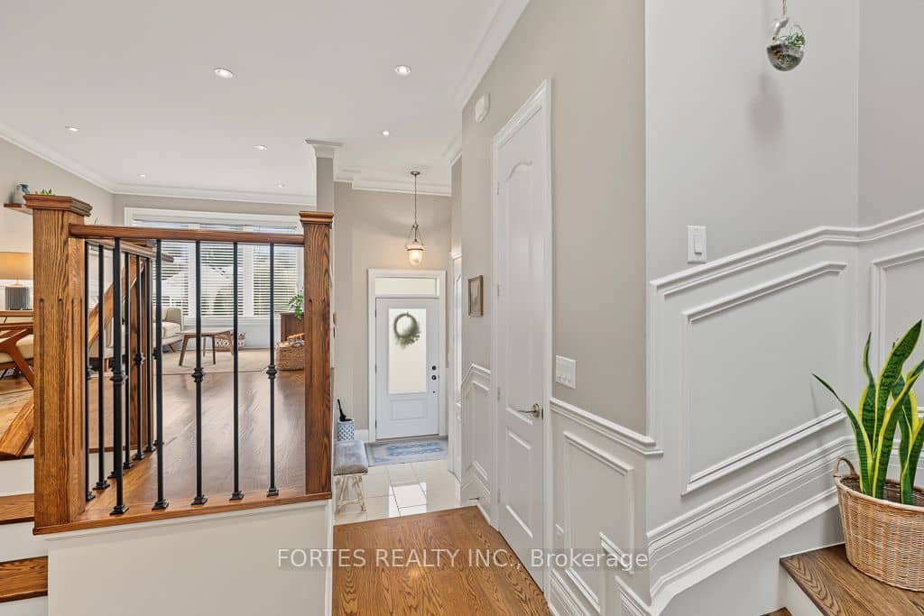 154 Holborne Avenue, Toronto, ON M4C 2R6