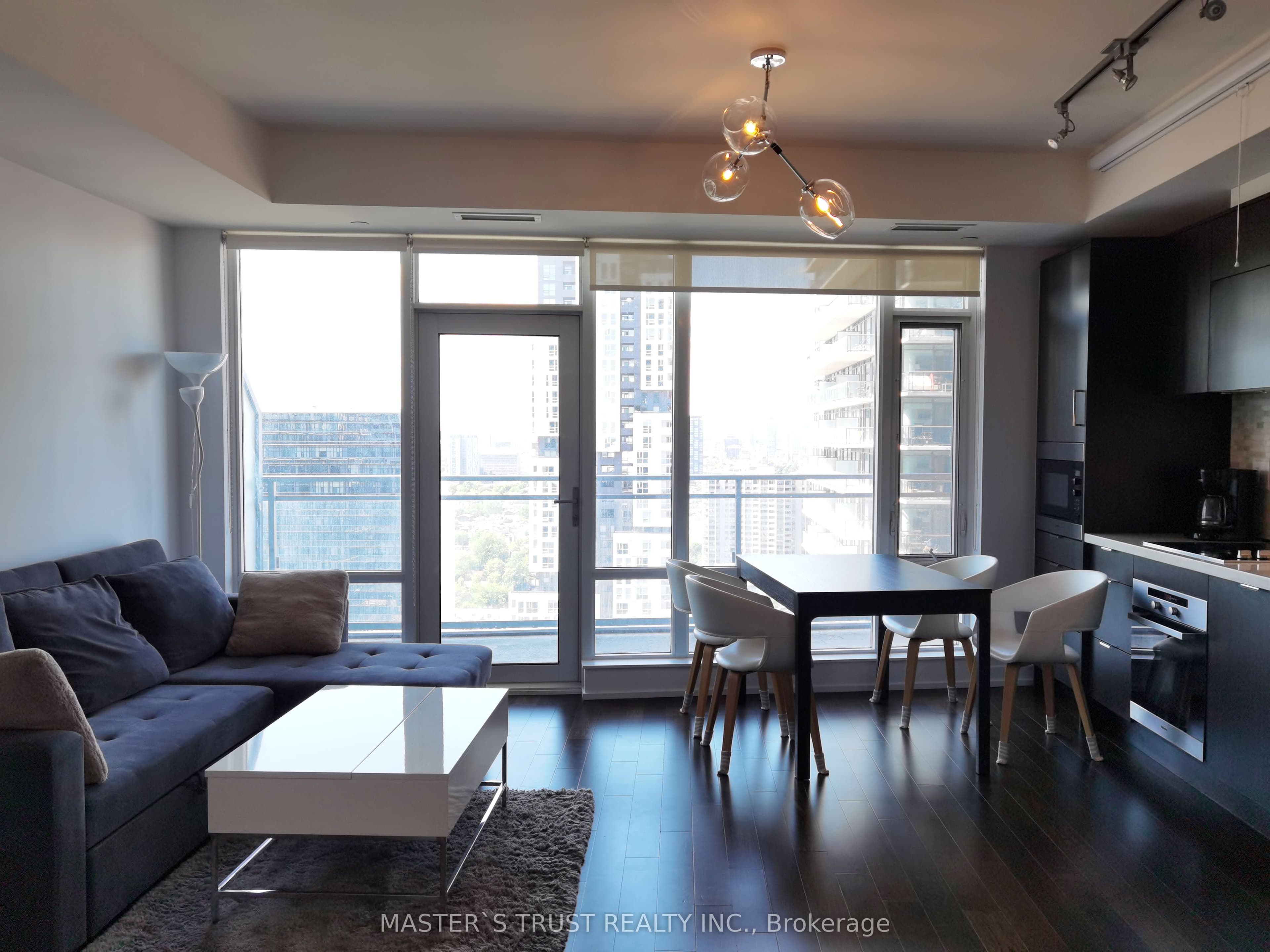 21 Widmer Street 2805, Toronto, ON M5V 0B8