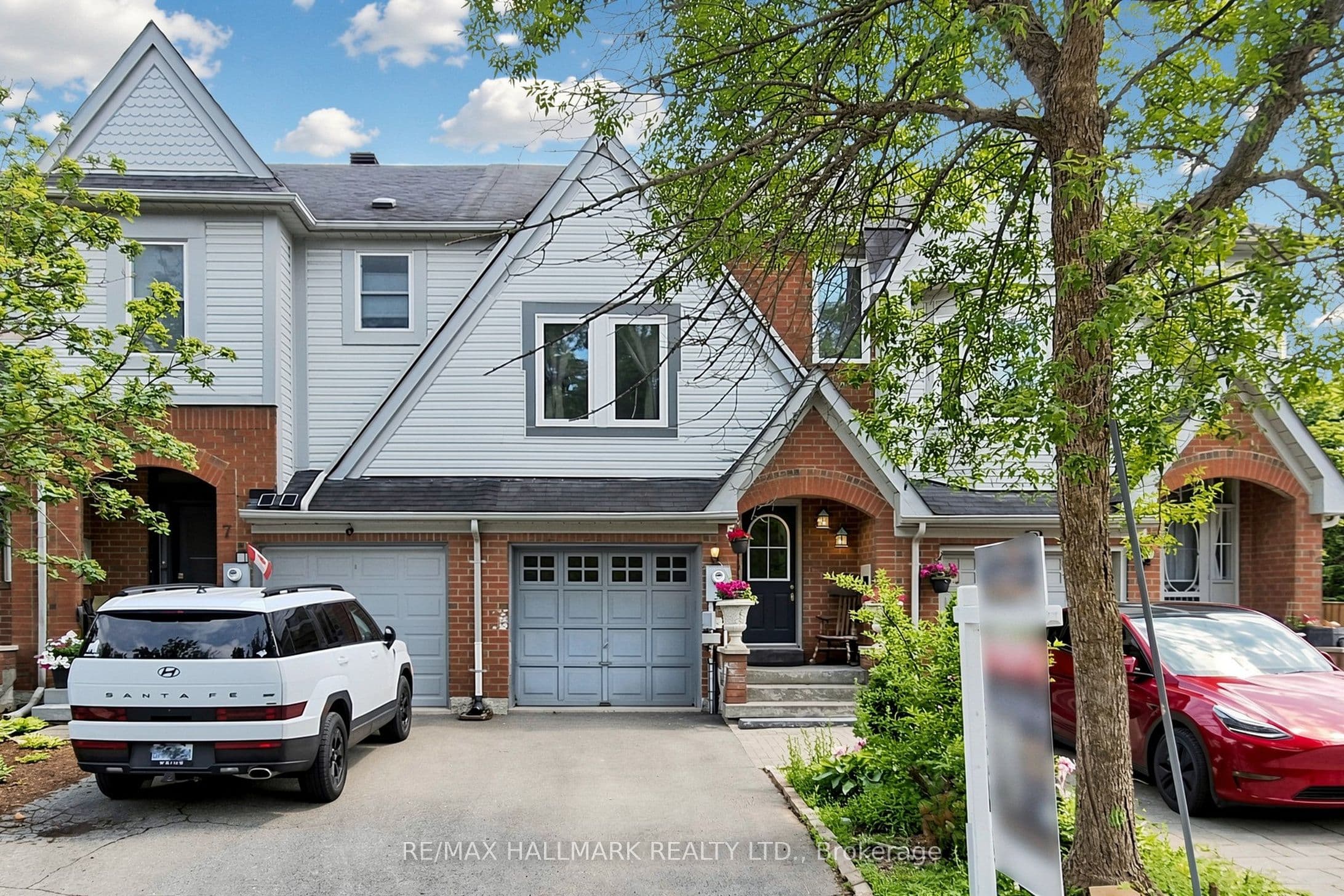 5 Evelyn Buck Lane, Aurora, ON L4G 7H9