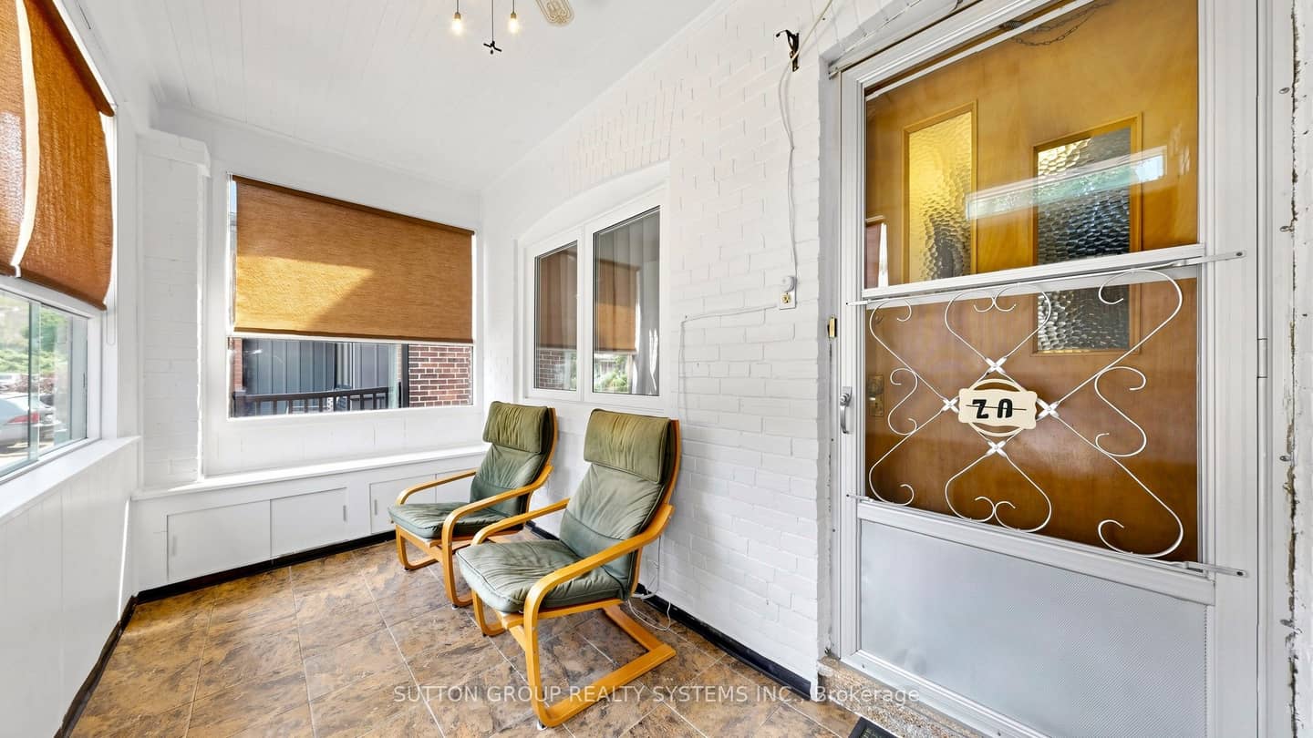 39 Exeter Street, Toronto, ON M6N 1G3