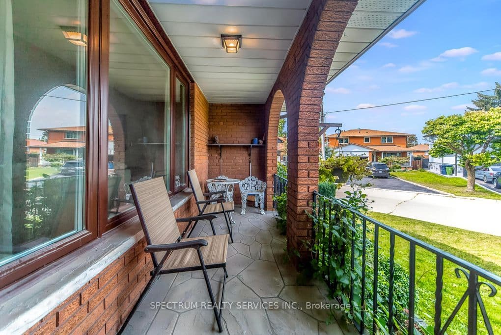 16 Burin Court, Toronto, ON M9C 4Y3