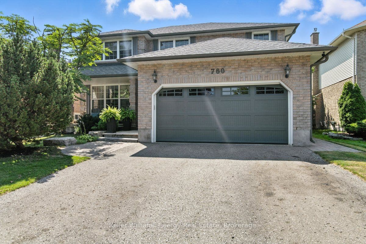 760 Sundance Circle, Oshawa, ON L1J 8B7