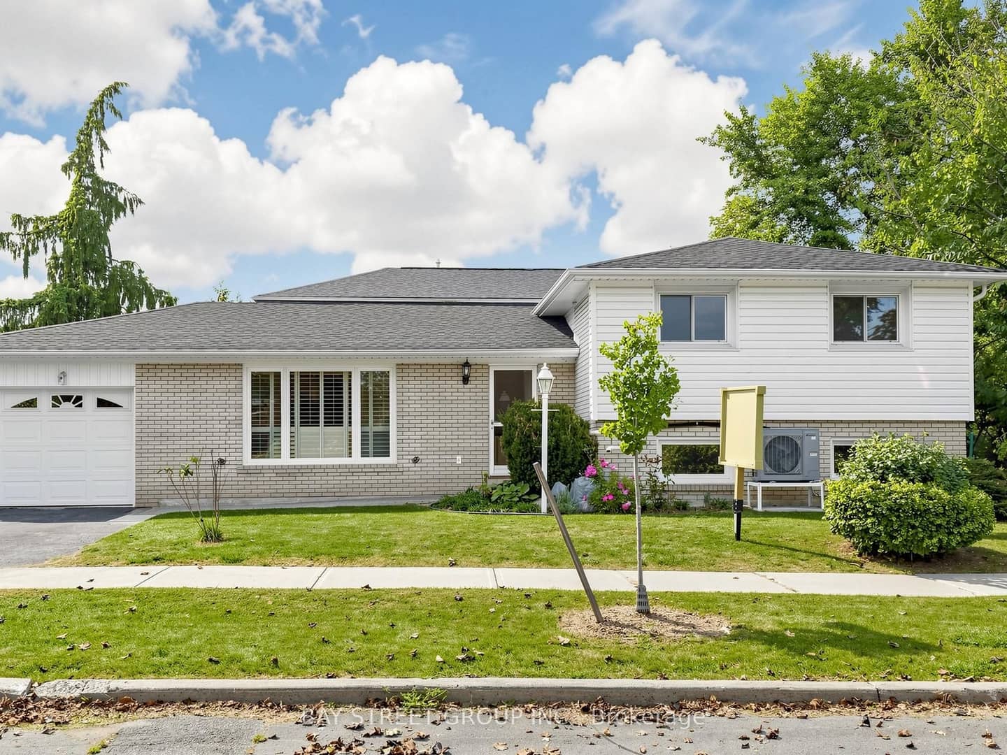 1 Lesgay Crescent, Toronto, ON M2J 2H9