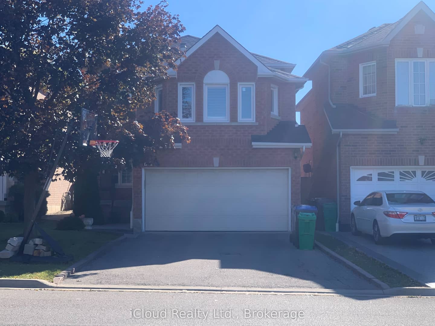 878 Blyleven Boulevard, Mississauga, ON L5V 2J3