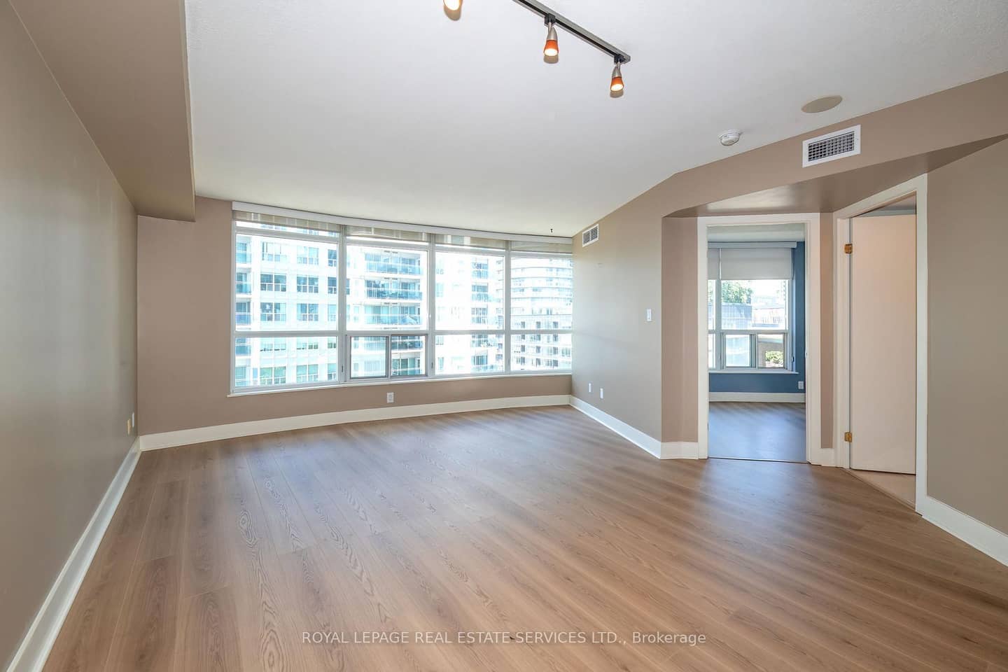 550 Queens Quay W 707, Toronto, ON M5V 3M8