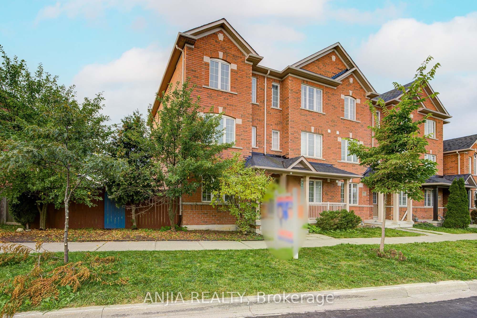 375 White's Hill Avenue, Markham, ON L6B 0J3