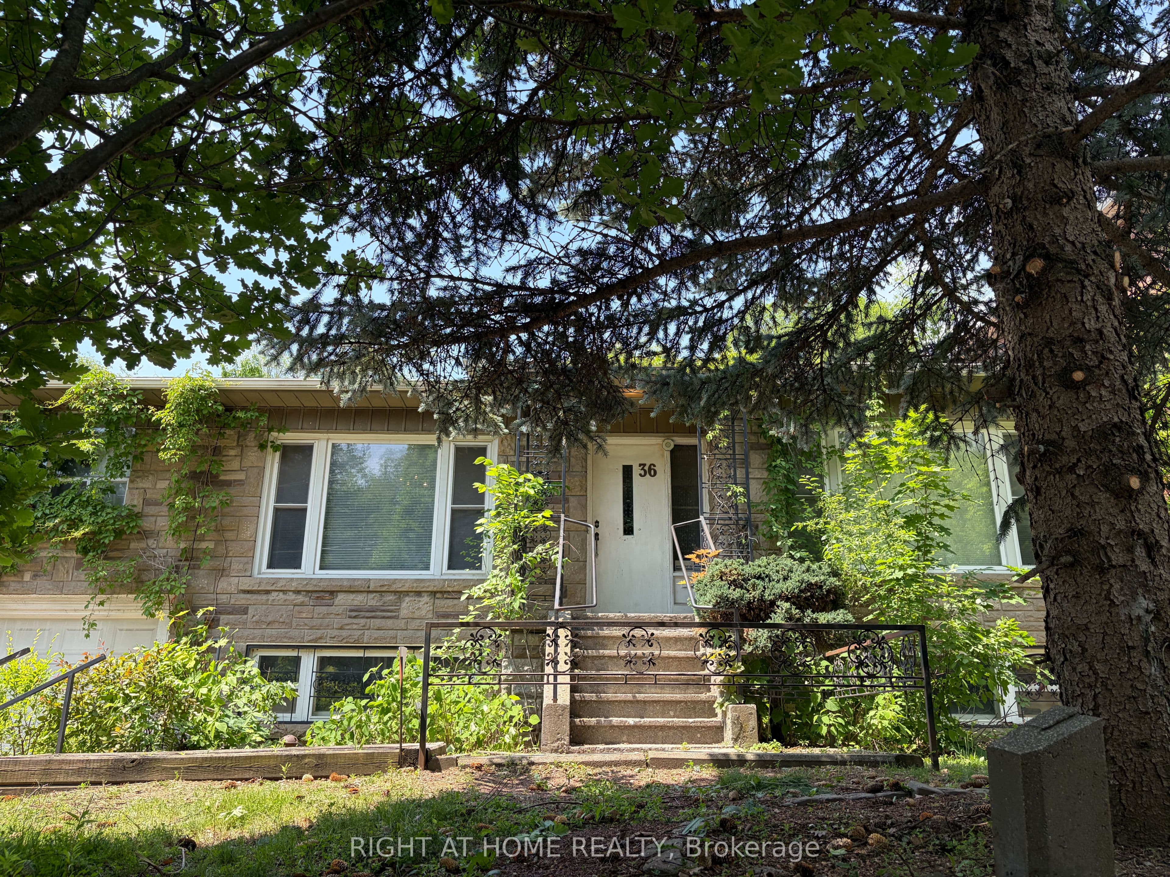 36 Forest Wood, Toronto, ON M5N 2V9