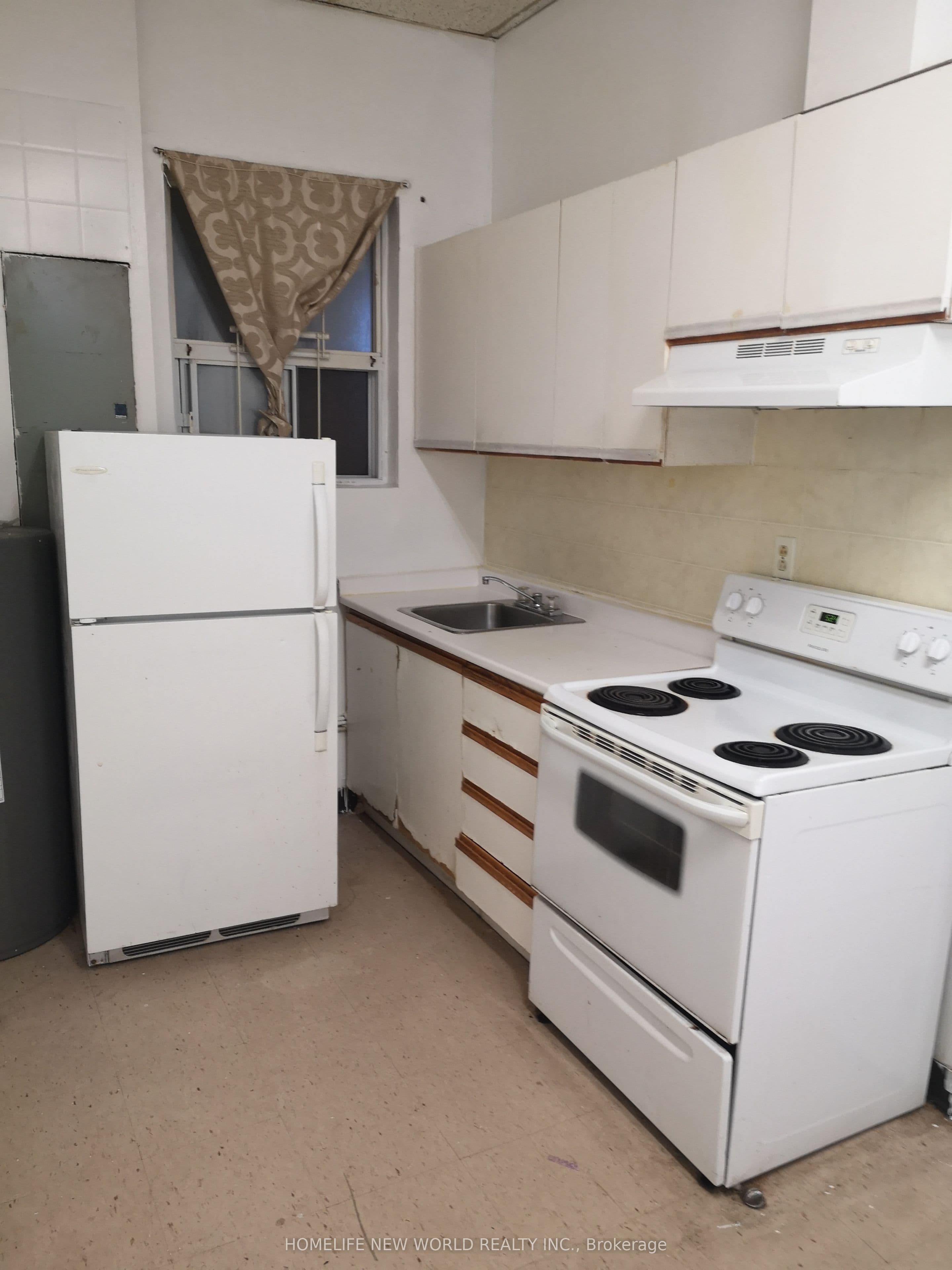 584 Dundas Street W, Toronto, ON M5T 1H5
