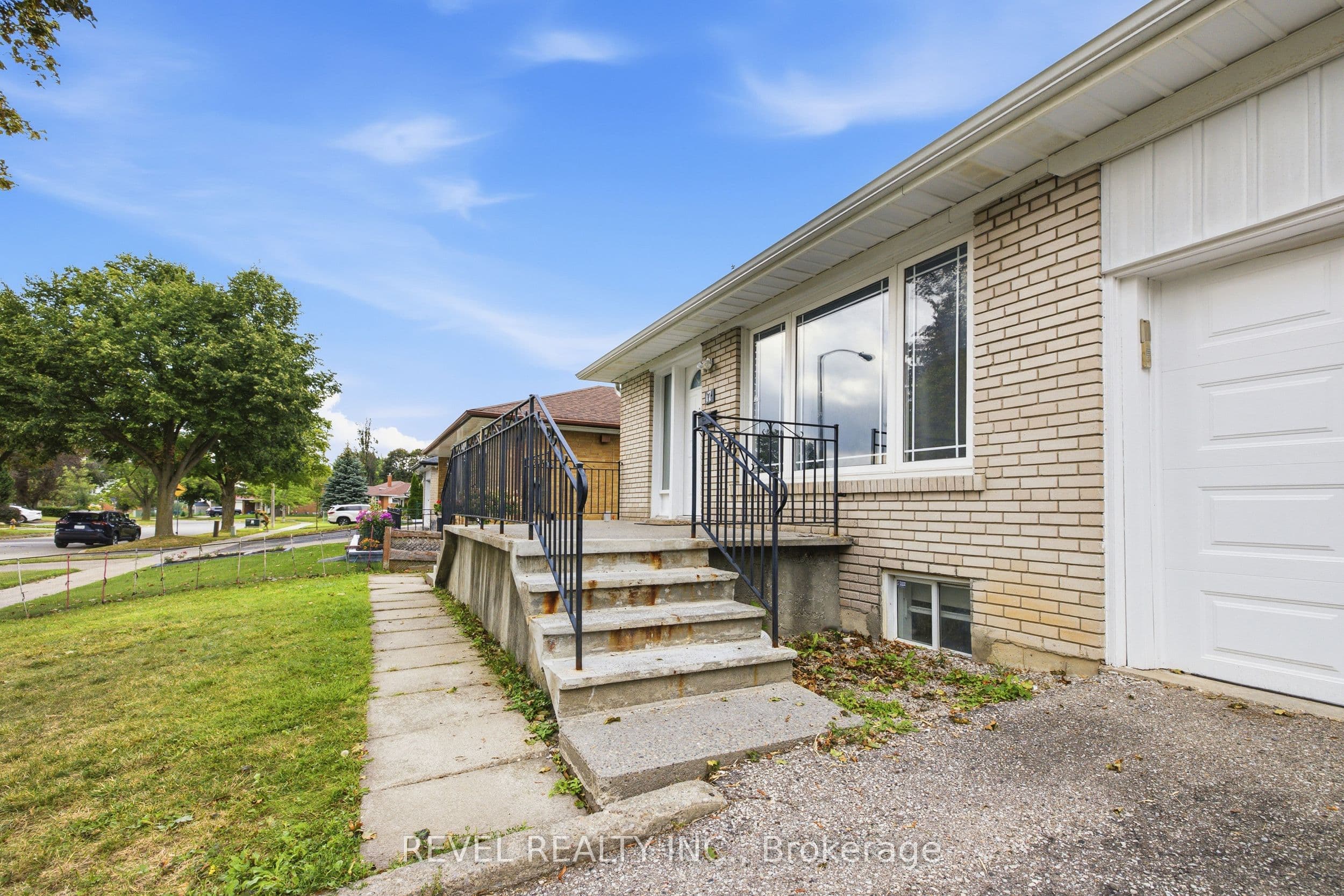 17 Amberjack Boulevard, Toronto, ON M1H 2J2