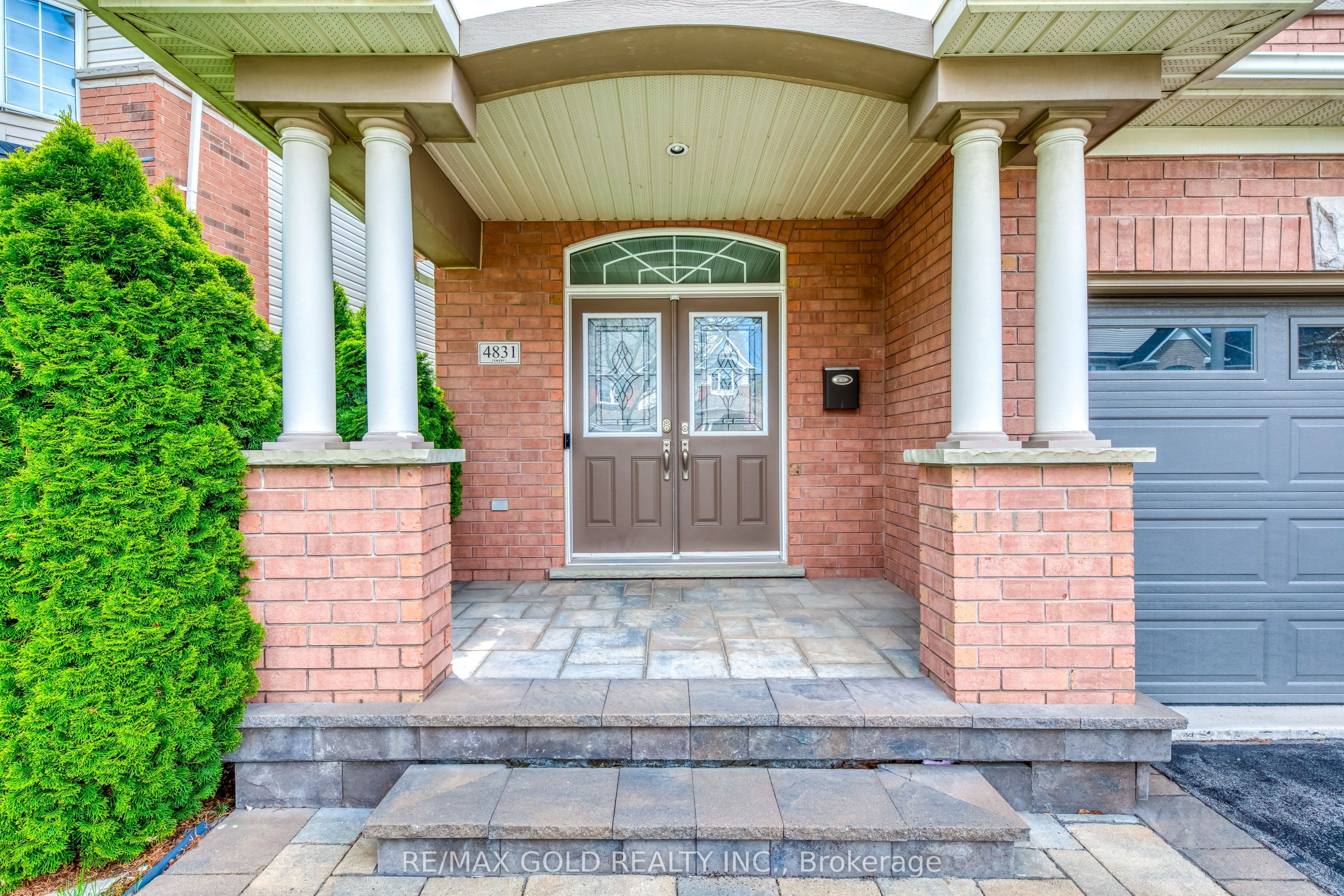 4831 Columbus Drive, Burlington, ON L7M 0J4