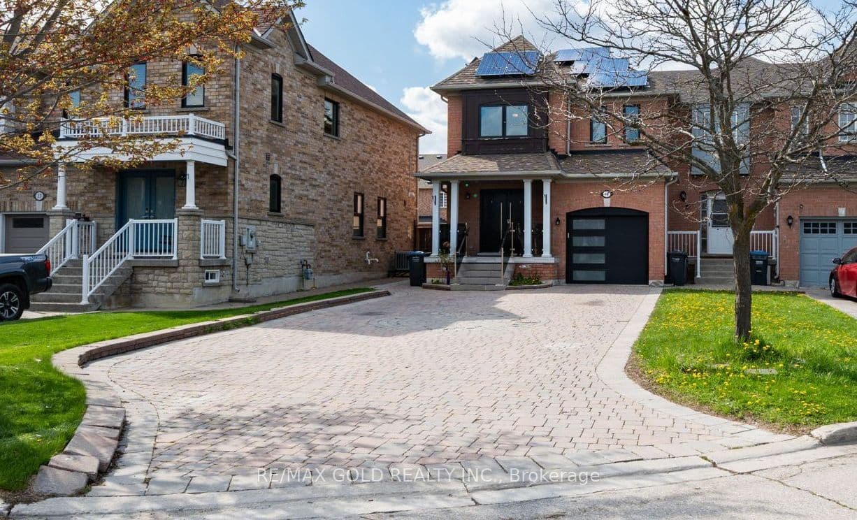19 Spring Valley Court, Brampton, ON L6P 2E6