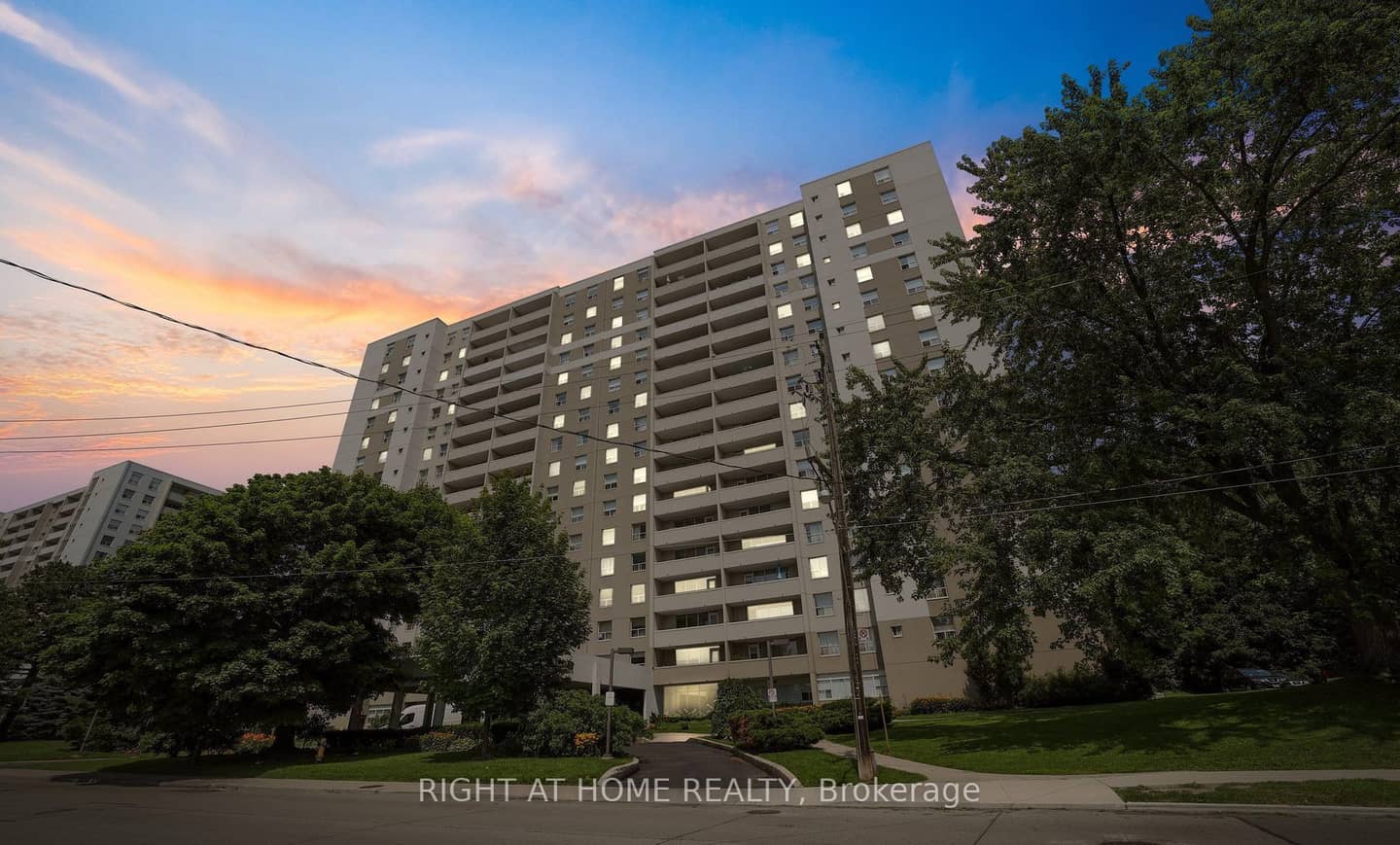 45 Southport Street 1102, Toronto, ON M6S 3N5