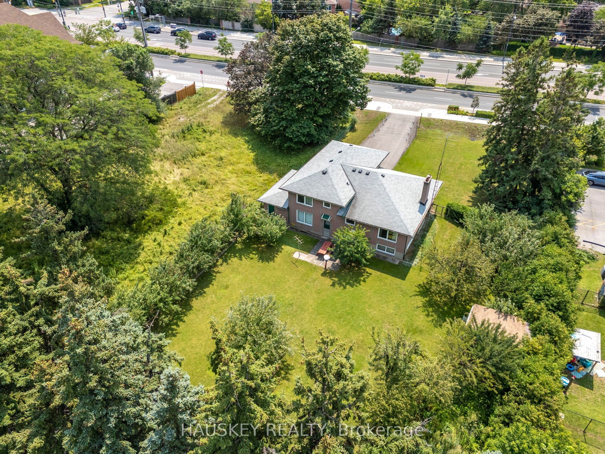 1226 Centre Street, Vaughan, ON L4J 3M9