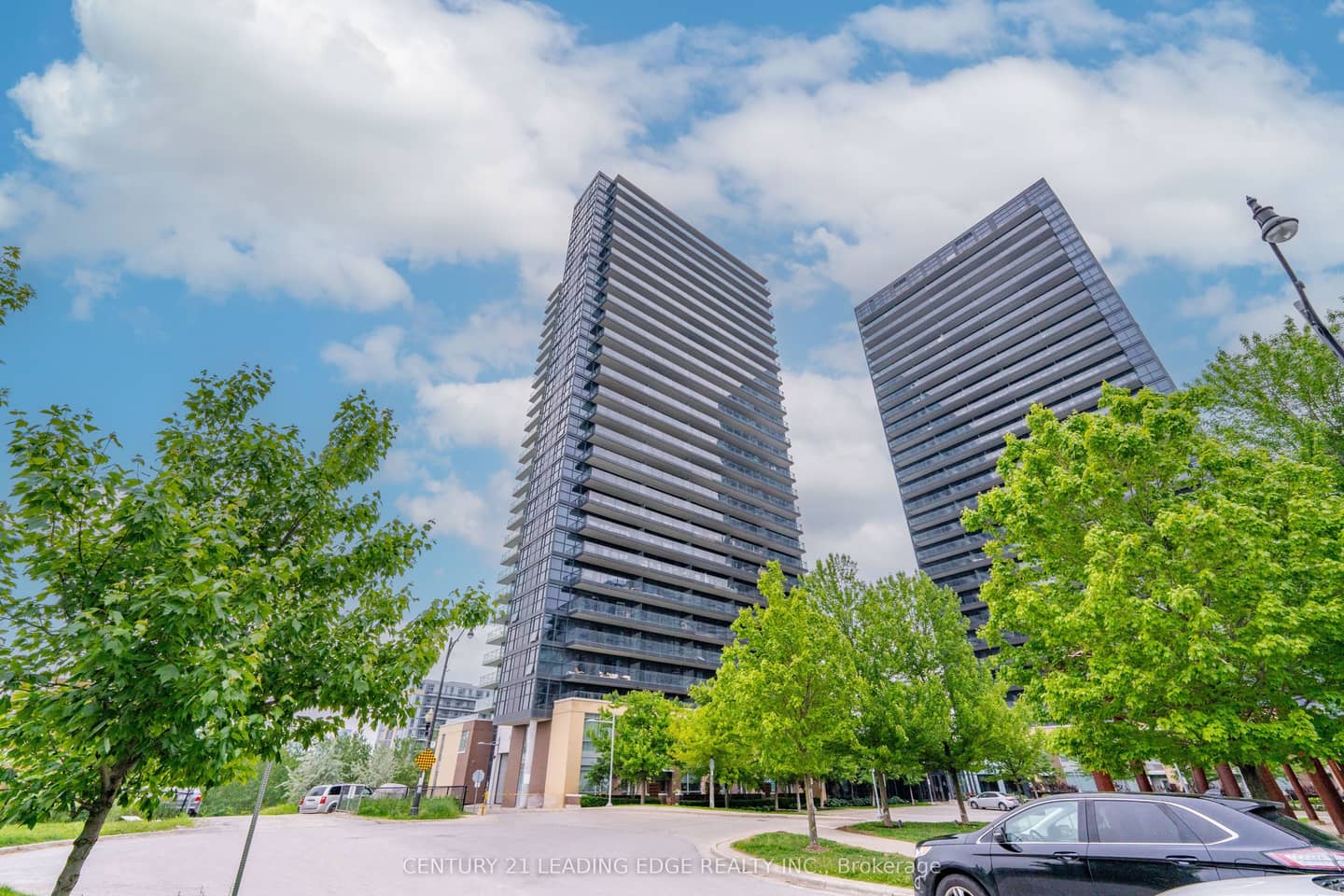 33 Singer Court PH3, Toronto, ON M2K 0B4