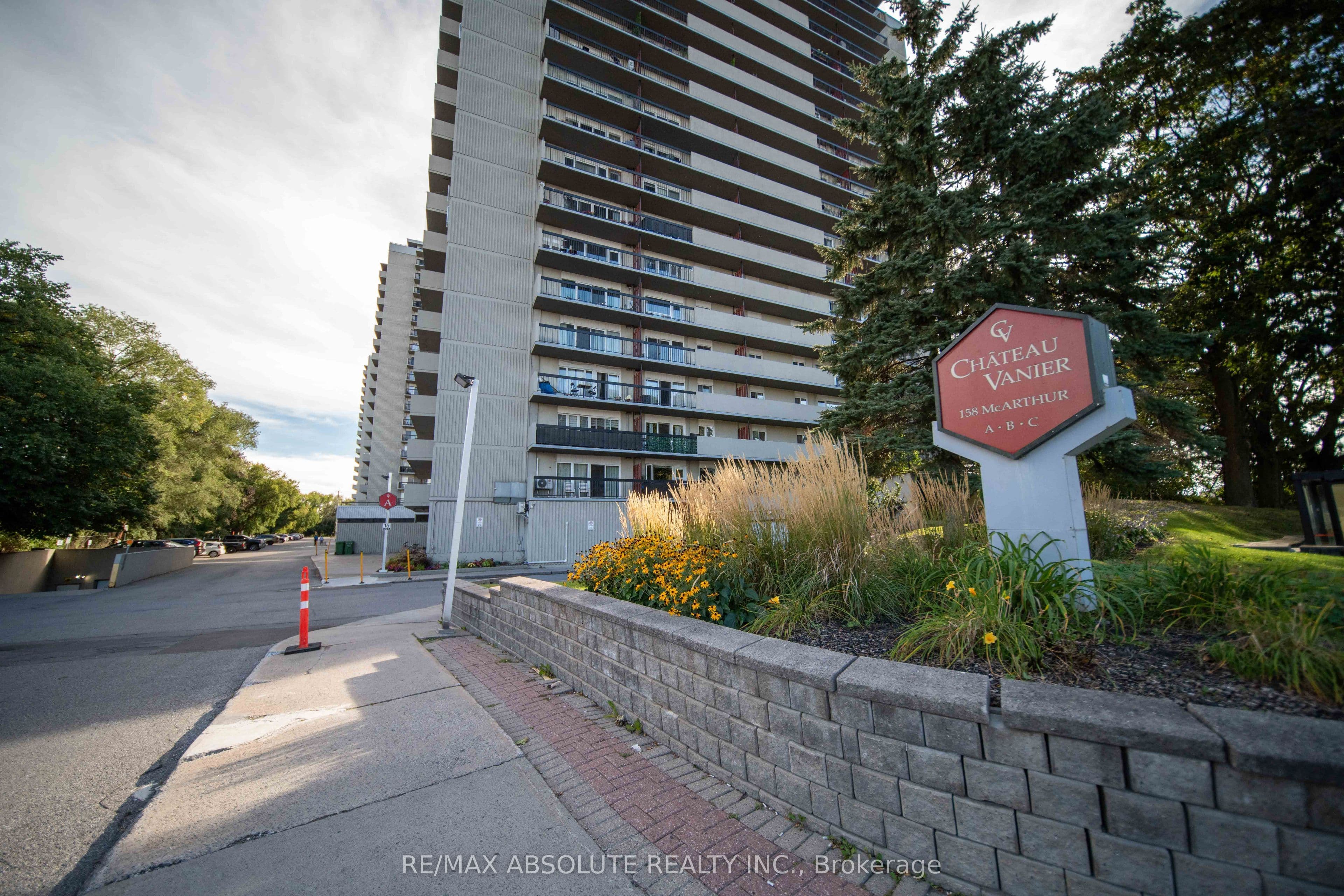 158 A Mcarthur Ave Avenue 510, Vanier and Kingsview Park, ON K1L 7E7