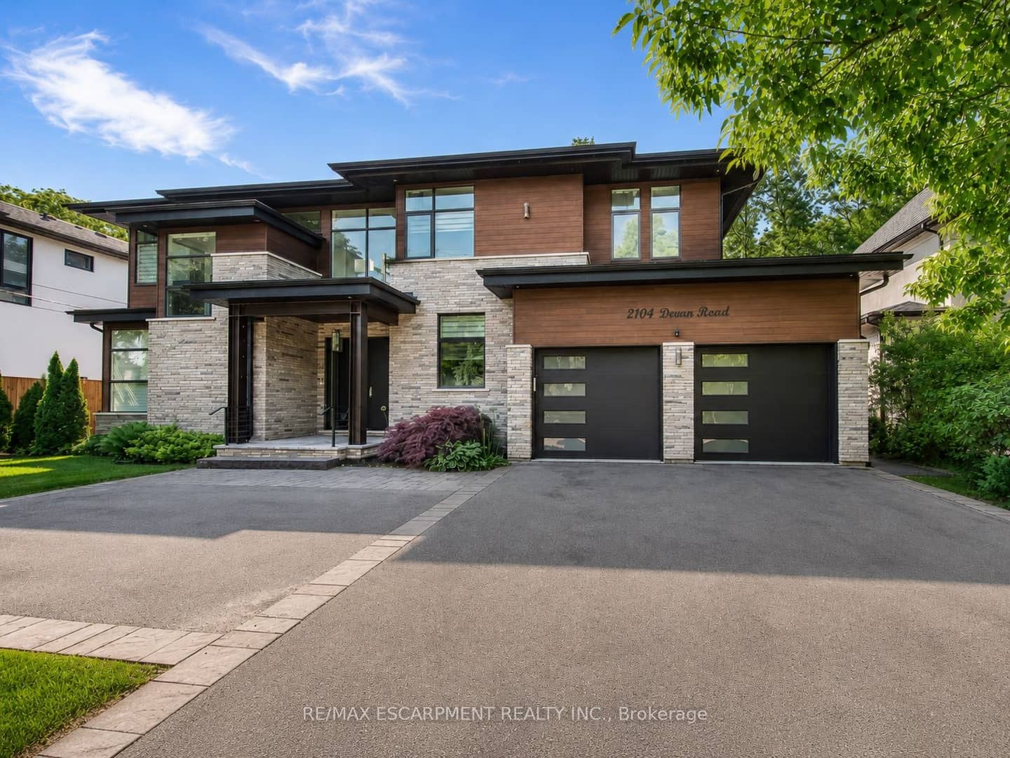 2104 DEVON Road, Oakville, ON L6J 2N2