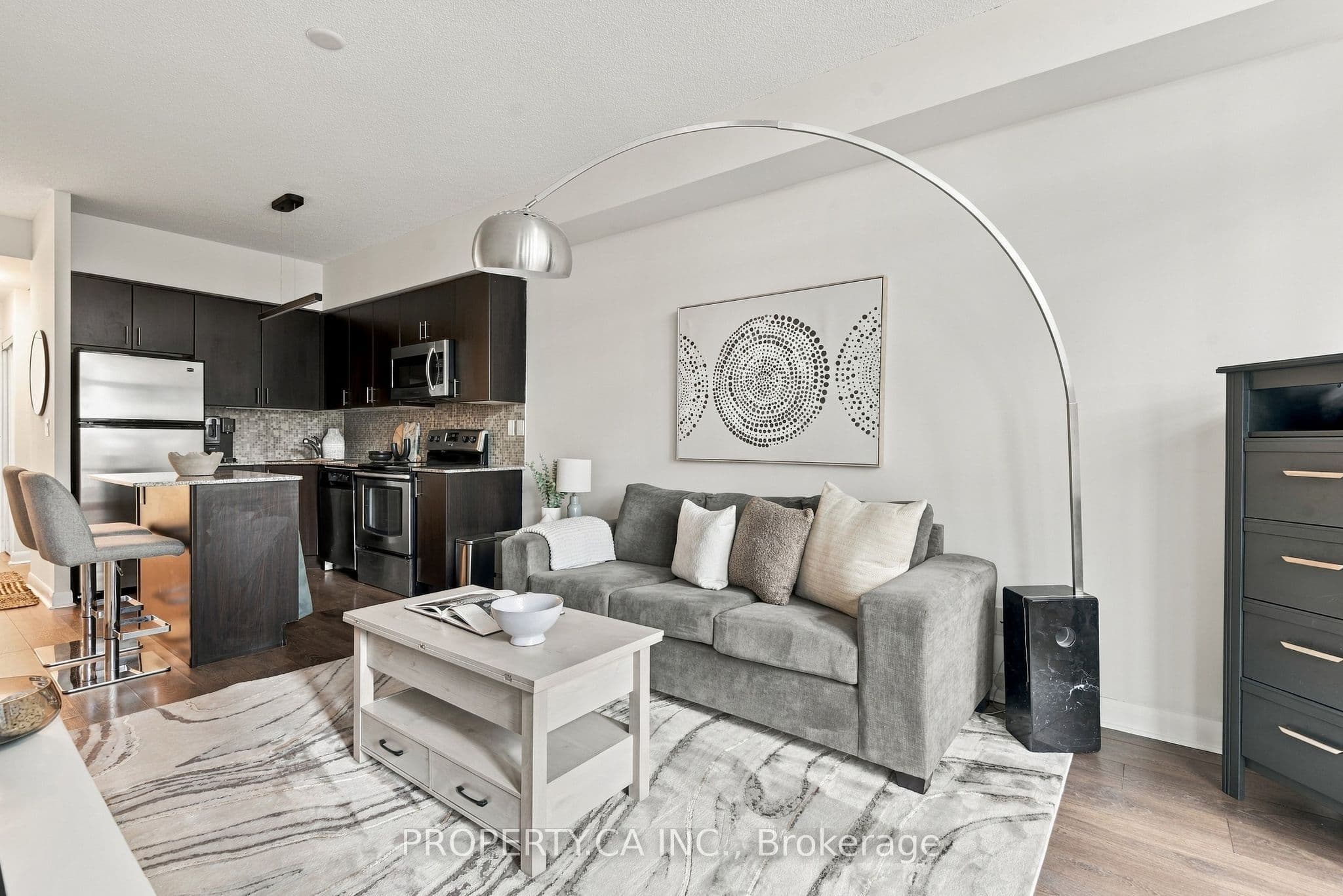 15 Bruyeres Mews 503, Toronto, ON M5V 0A7
