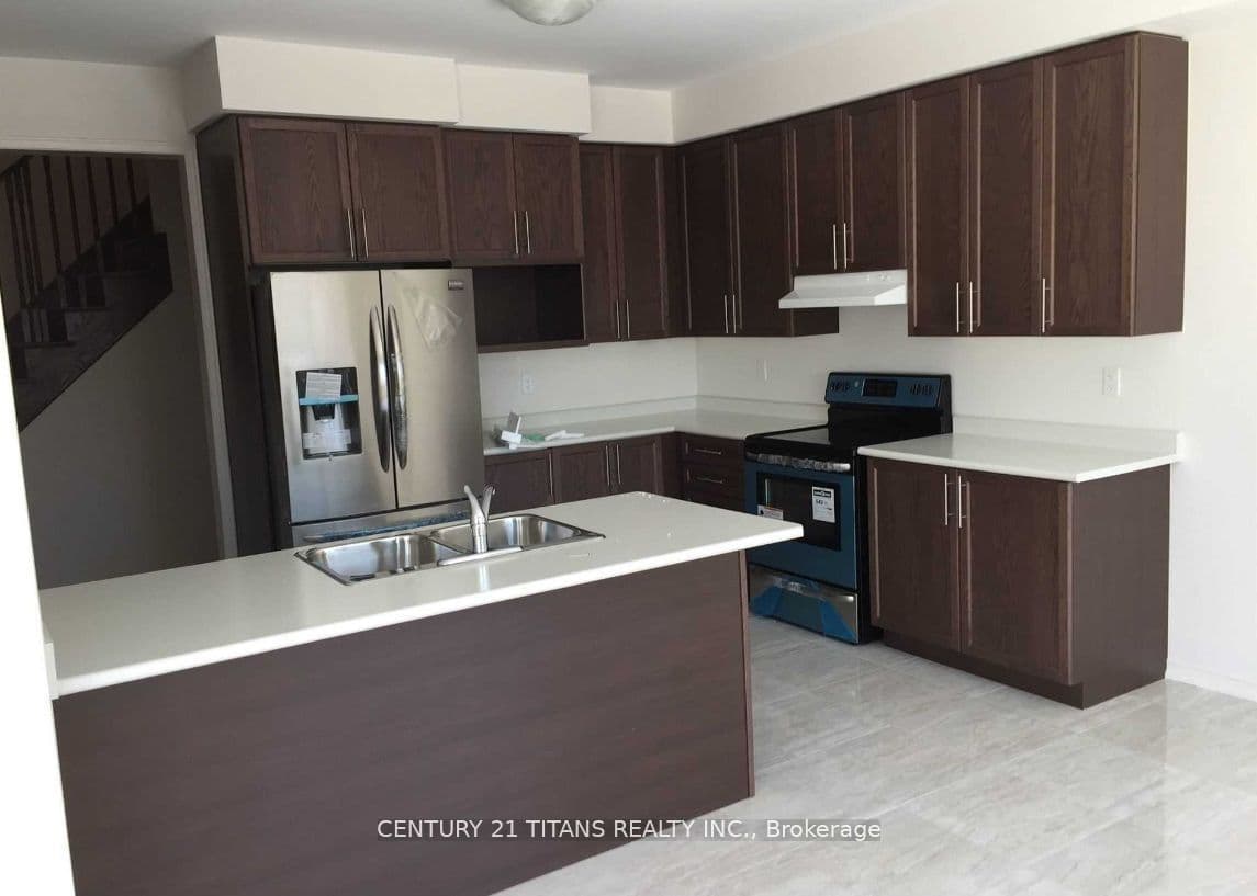 241 South Ocean Drive, Oshawa, ON L1L 0K4