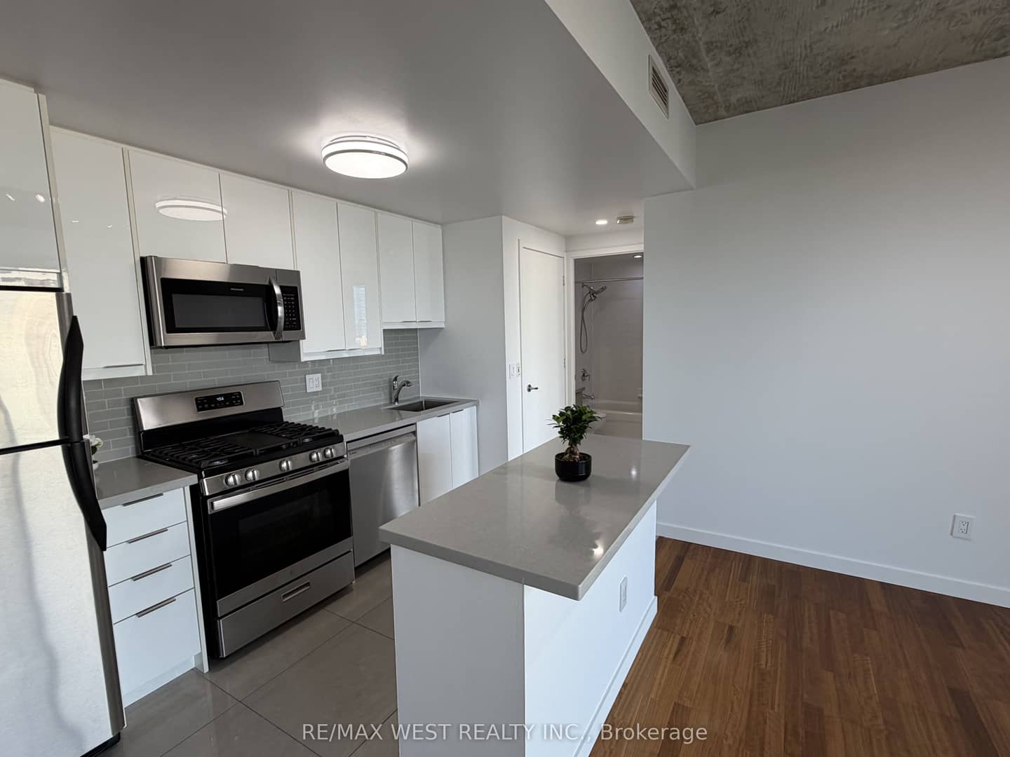 281 Mutual Street 2408, Toronto, ON M4Y 3C4