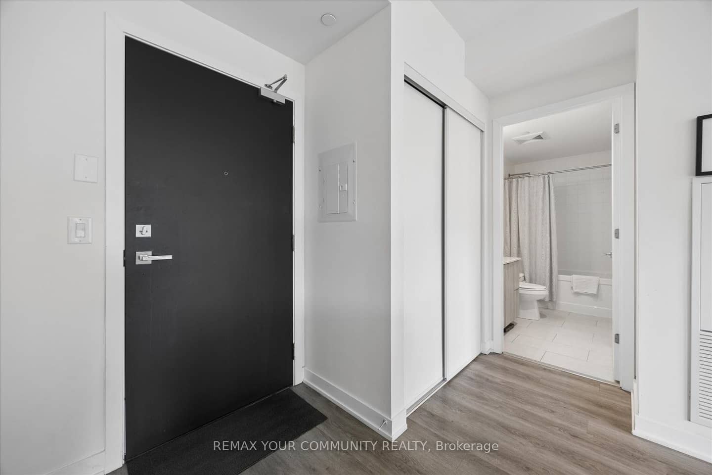 430 Roncesvalles Avenue 404, Toronto, ON M6R 0A6