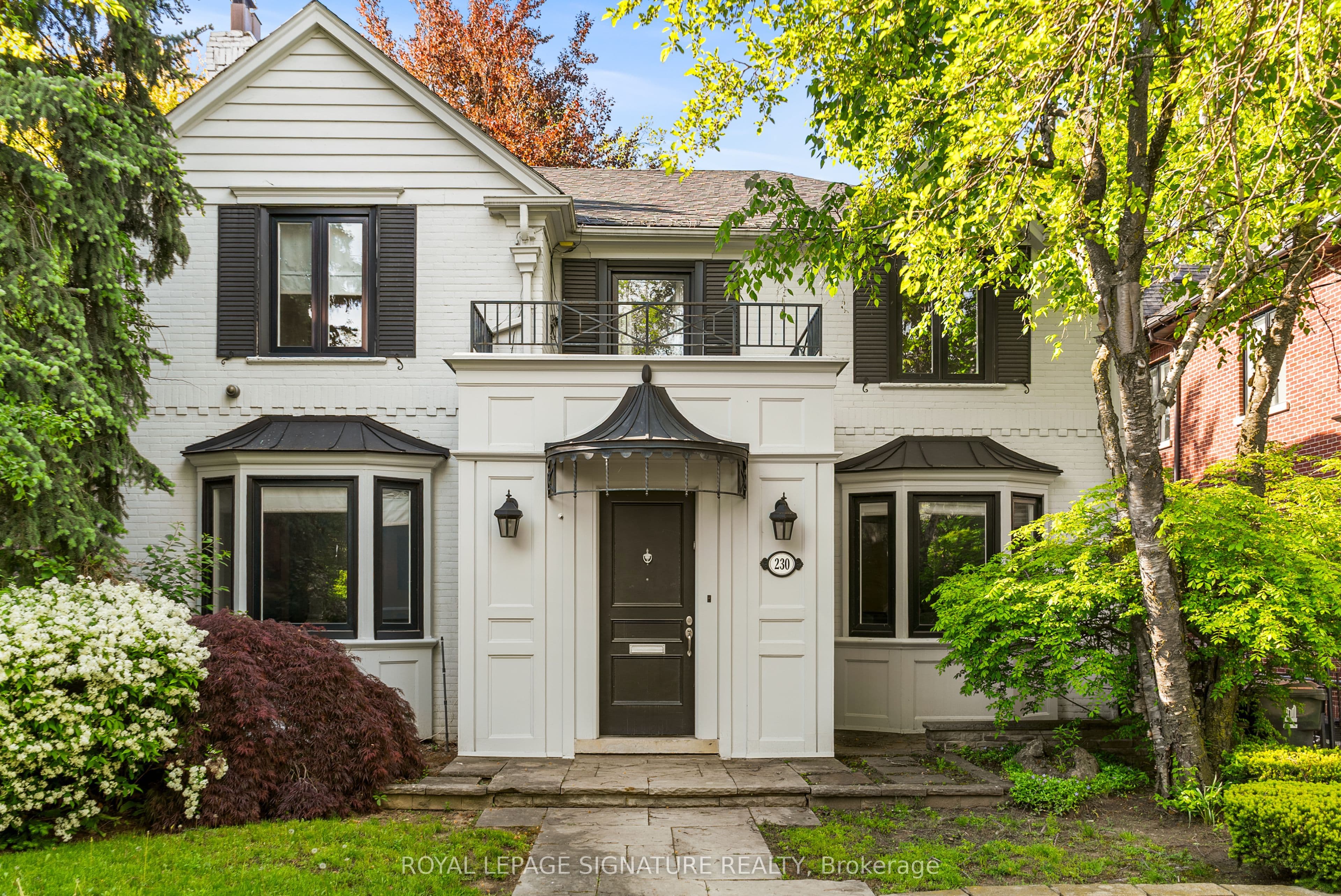 230 Strathallan Wood, Toronto, ON M5N 1T4