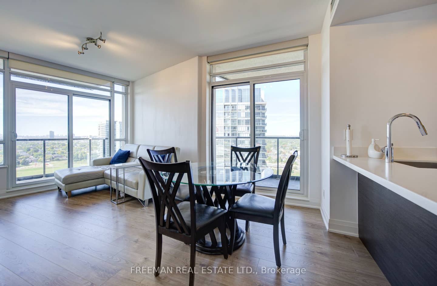 36 Park Lawn Road 2305, Toronto, ON M8V 0E5