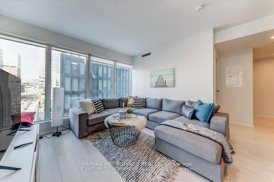 68 Shuter Street 605, Toronto, ON M5B 1B4