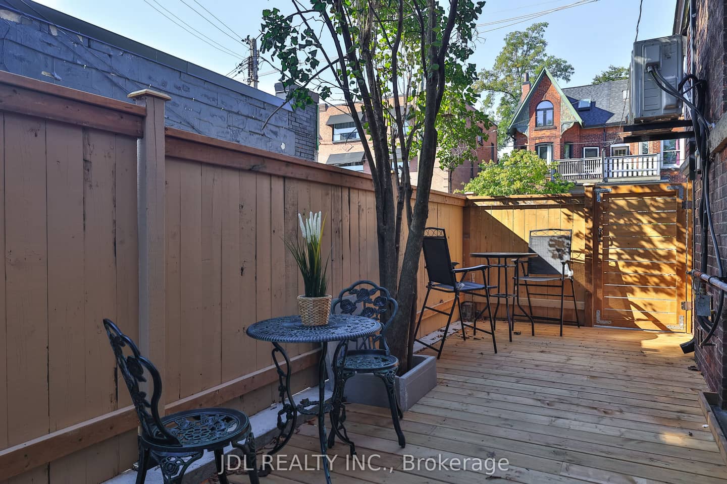 5 Sorauren Avenue, Toronto, ON M6R 2C6