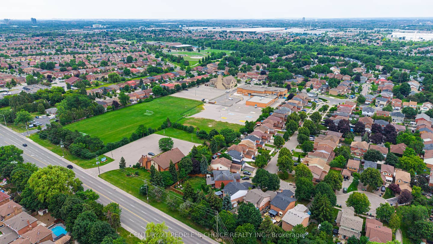 27 Reynier Drive, Brampton, ON L6Z 1L1