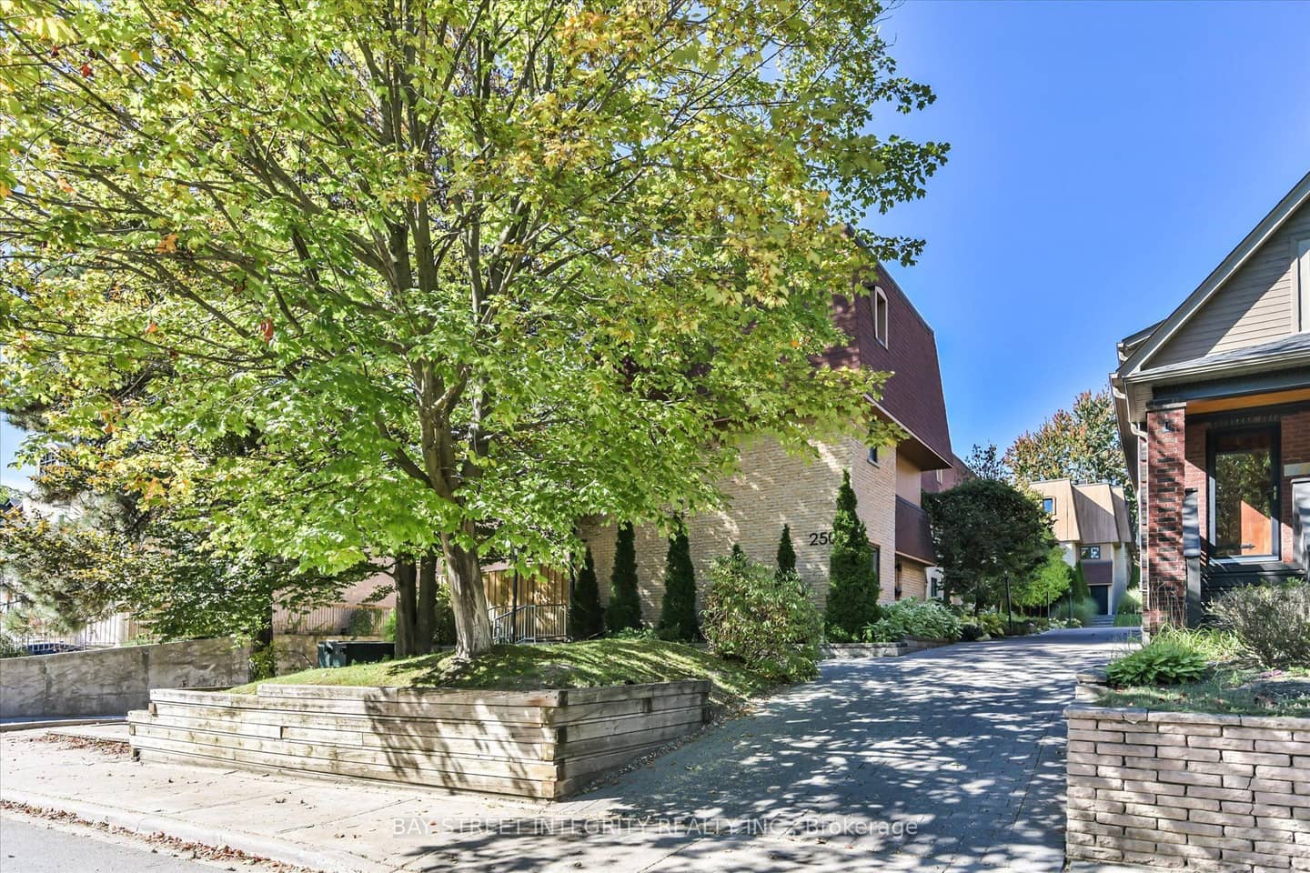 250 Erskine Avenue 7, Toronto, ON M4P 1Z4