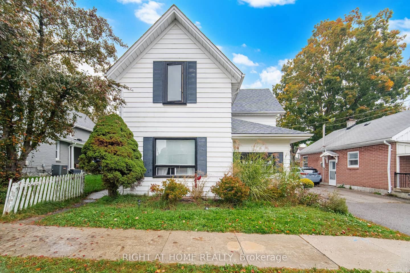 403 Park Avenue, Newmarket, ON L3Y 1V7